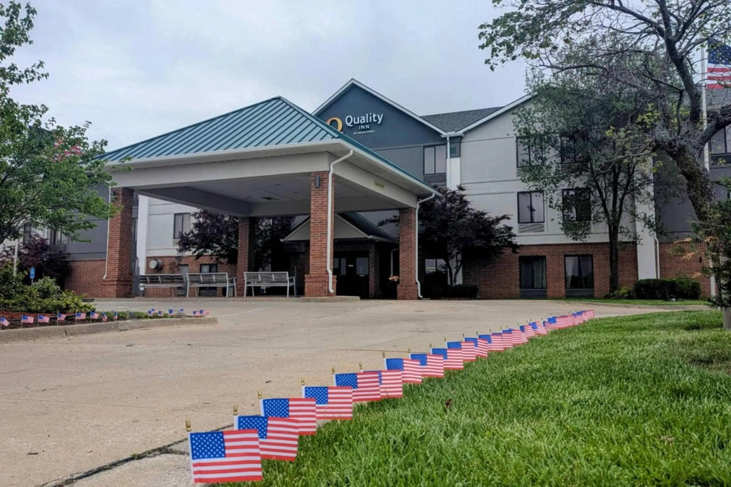 Property building in Quality Inn Warrensburg