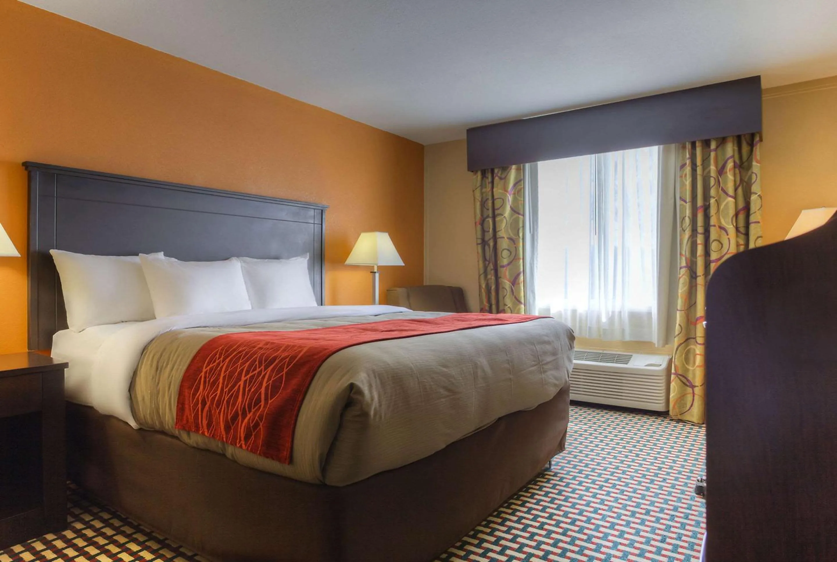 Bedroom, Bed in Quality Inn & Suites Chattanooga-East Ridge