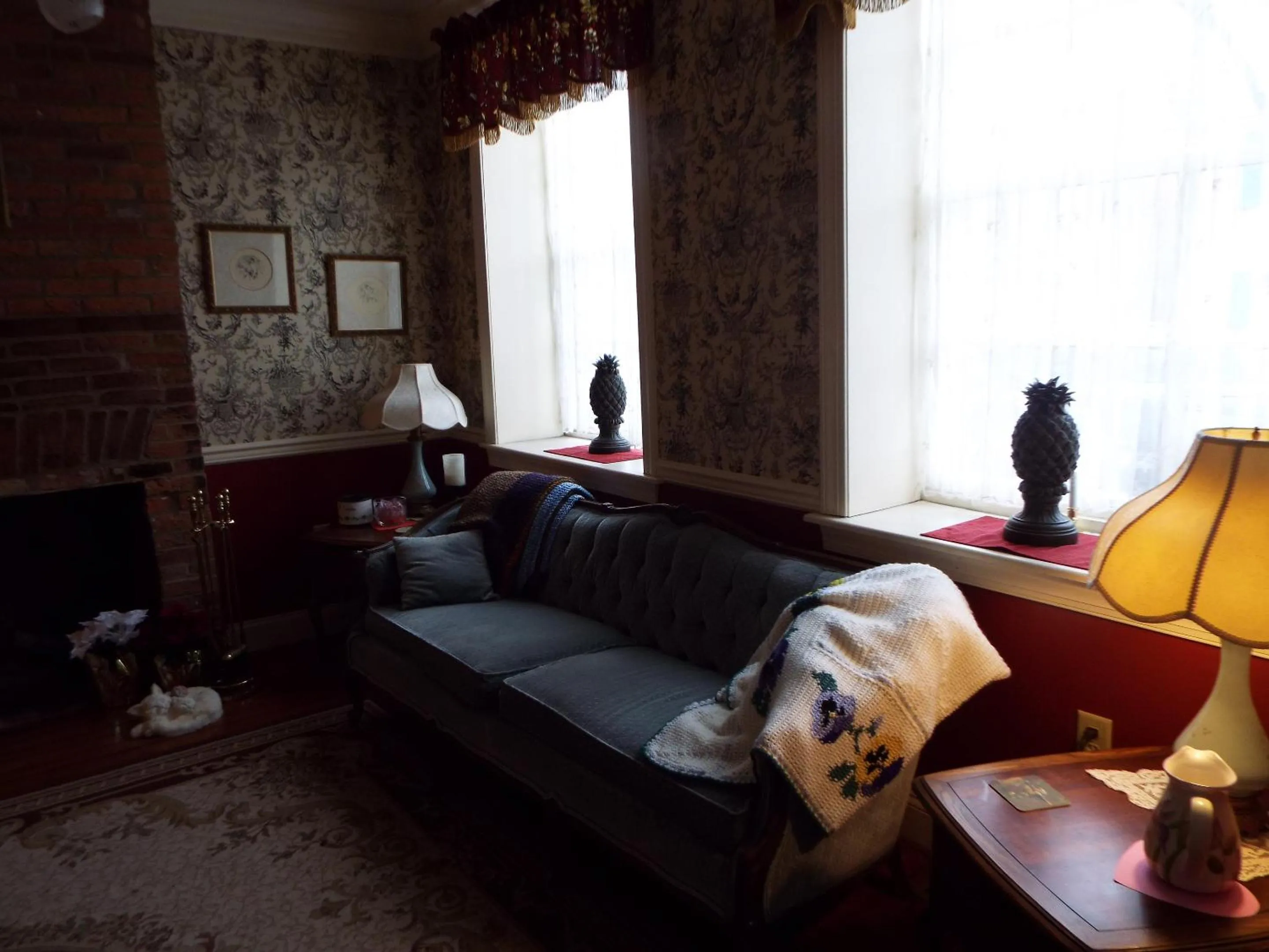 Living room, Bed in The Tillie Pierce House Inn