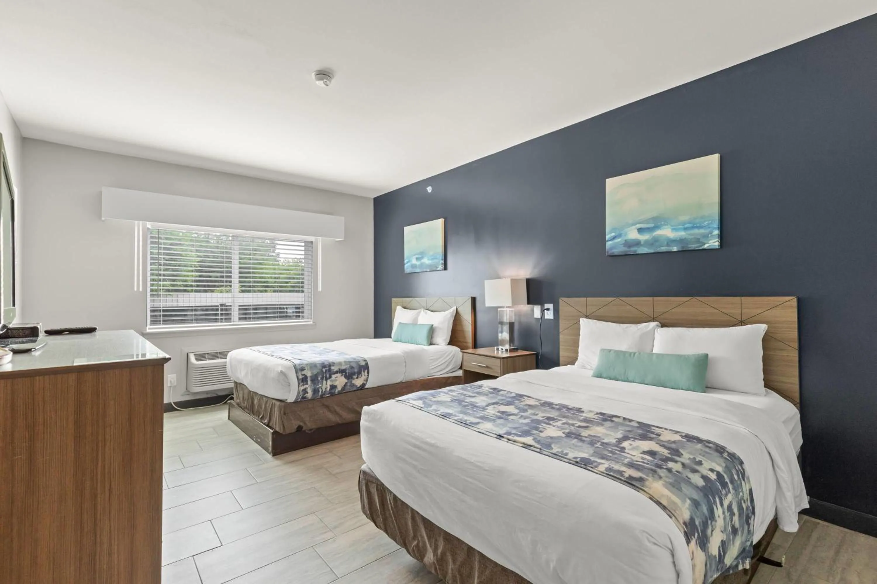 Photo of the whole room, Bed in Wingate by Wyndham Humble/Houston Intercontinental Airport