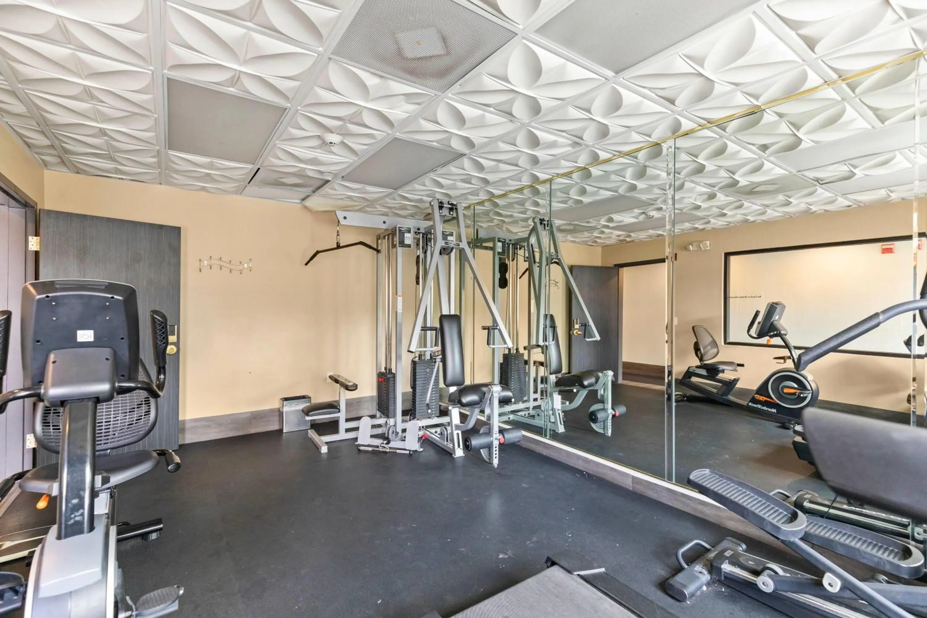 Fitness centre/facilities in Wingate by Wyndham Humble/Houston Intercontinental Airport
