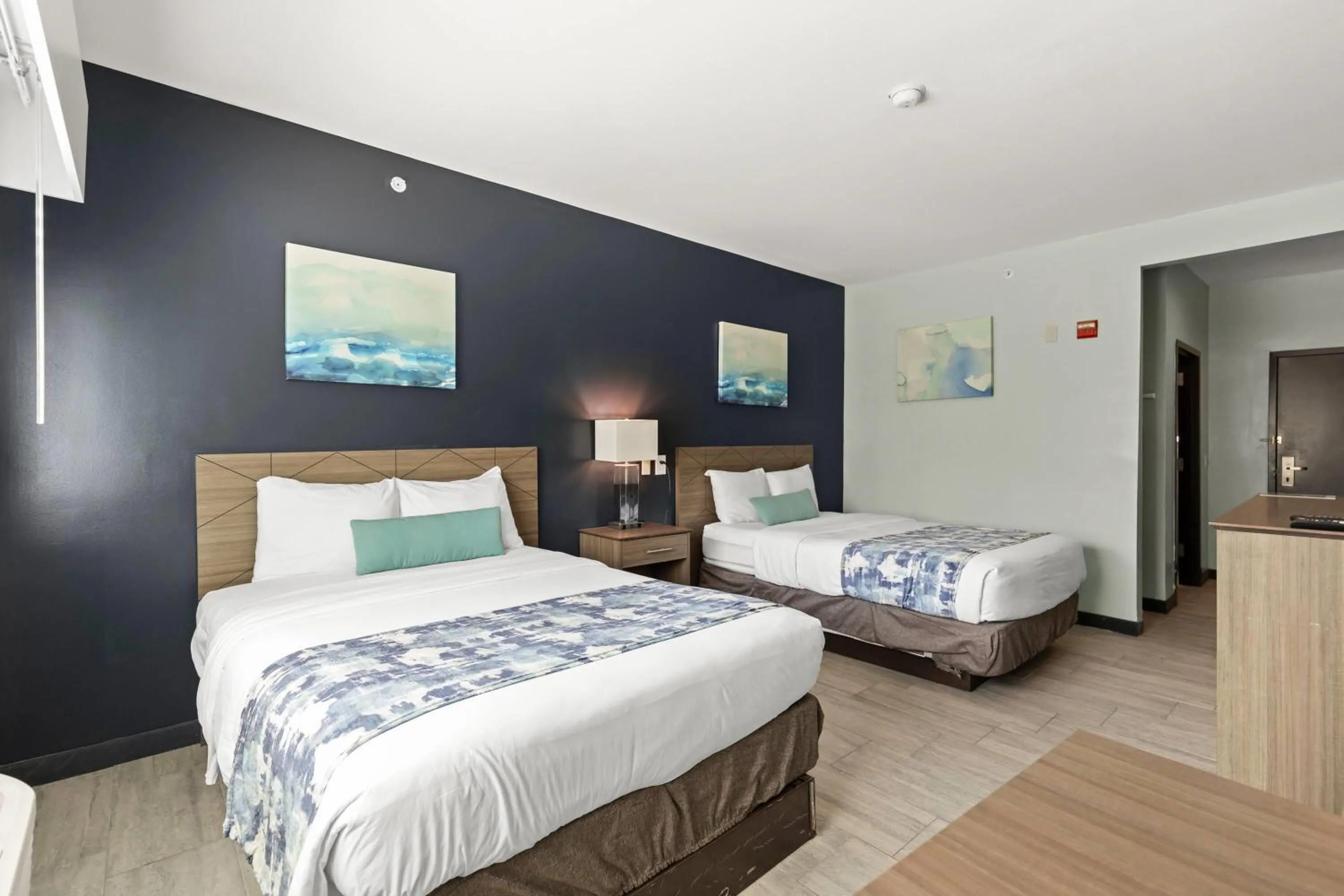 Photo of the whole room, Bed in Wingate by Wyndham Humble/Houston Intercontinental Airport