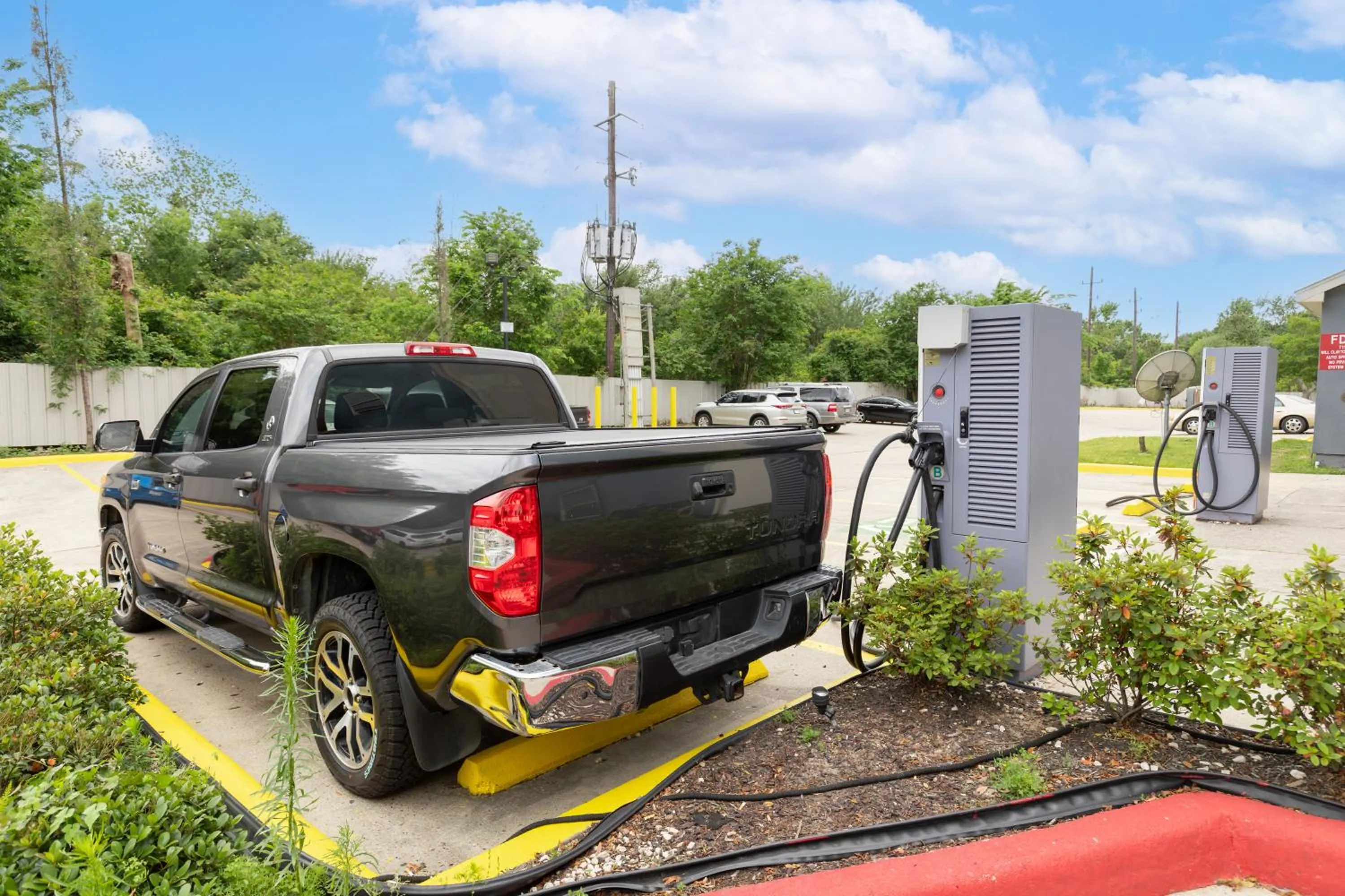 Parking in Wingate by Wyndham Humble/Houston Intercontinental Airport