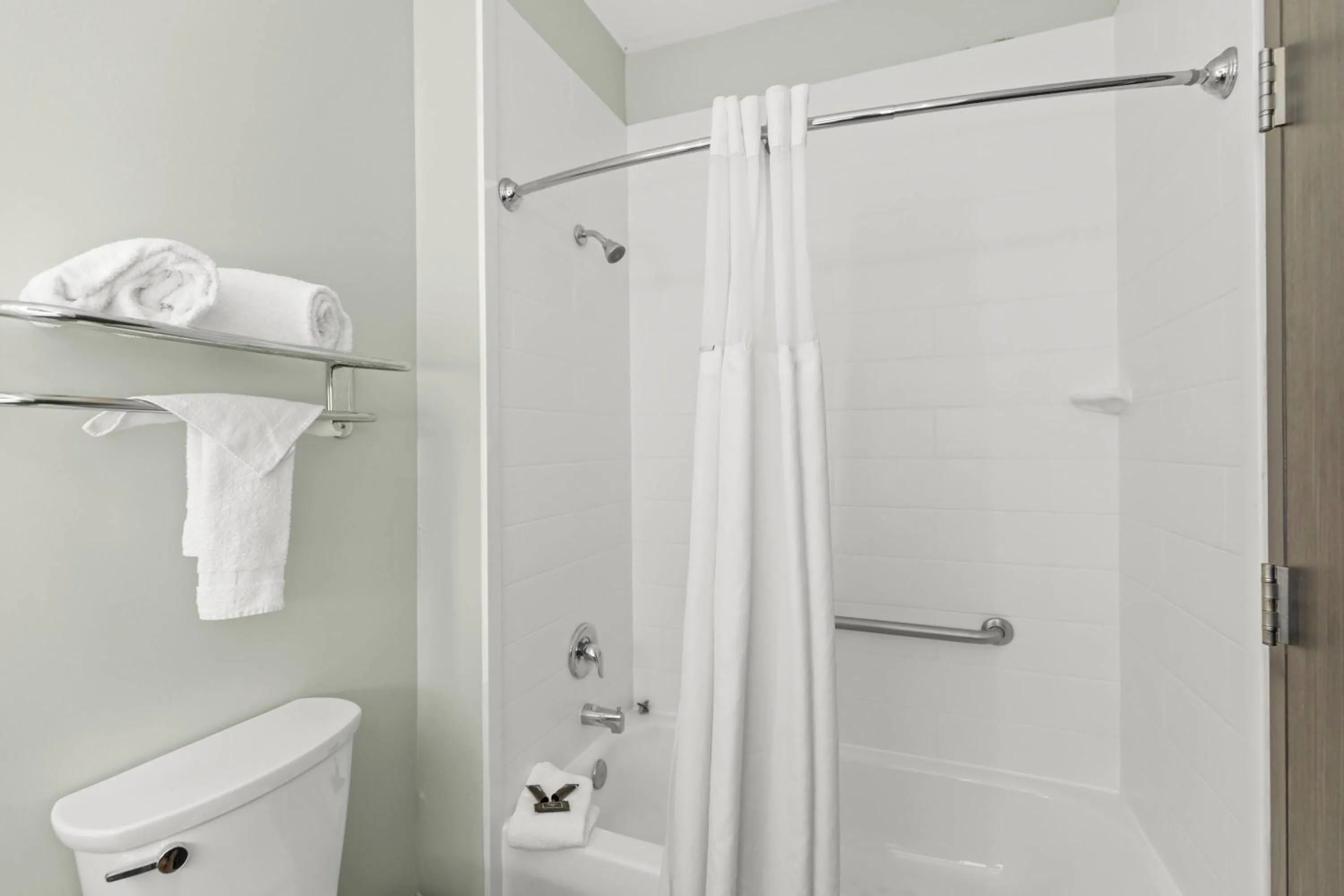 Photo of the whole room in Wingate by Wyndham Humble/Houston Intercontinental Airport