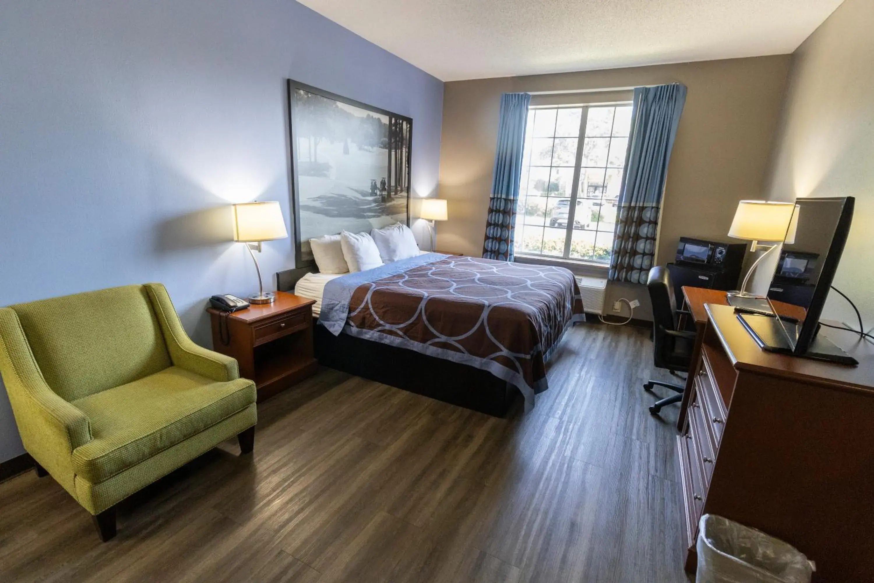 Deluxe King Room - Non-Smoking in Super 8 by Wyndham Smithfield-Selma Deluxe King Room - Non-Smoking in Super 8 by Wyndham Smithfield-Selma