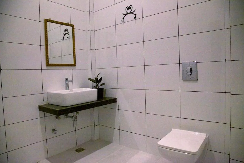 Toilet in Hotel Vamdev Fort