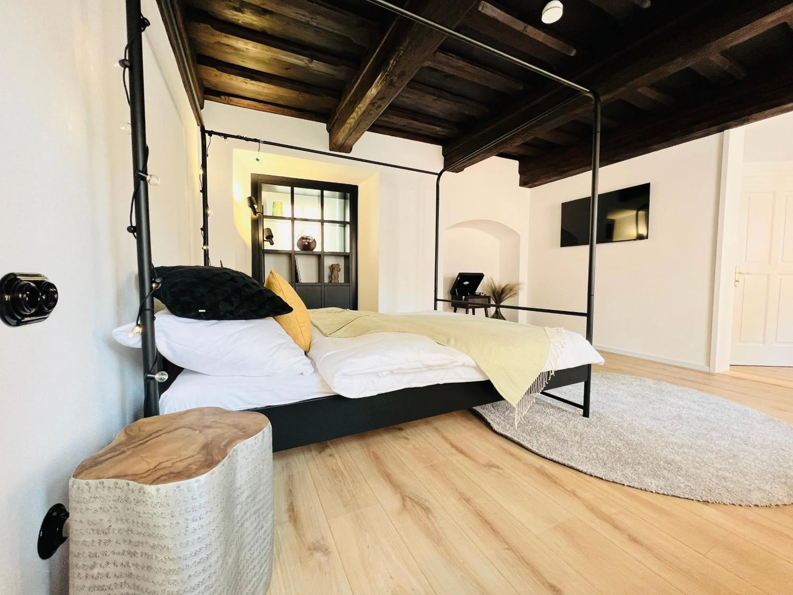 Bed in Pension MONO - Adults Only