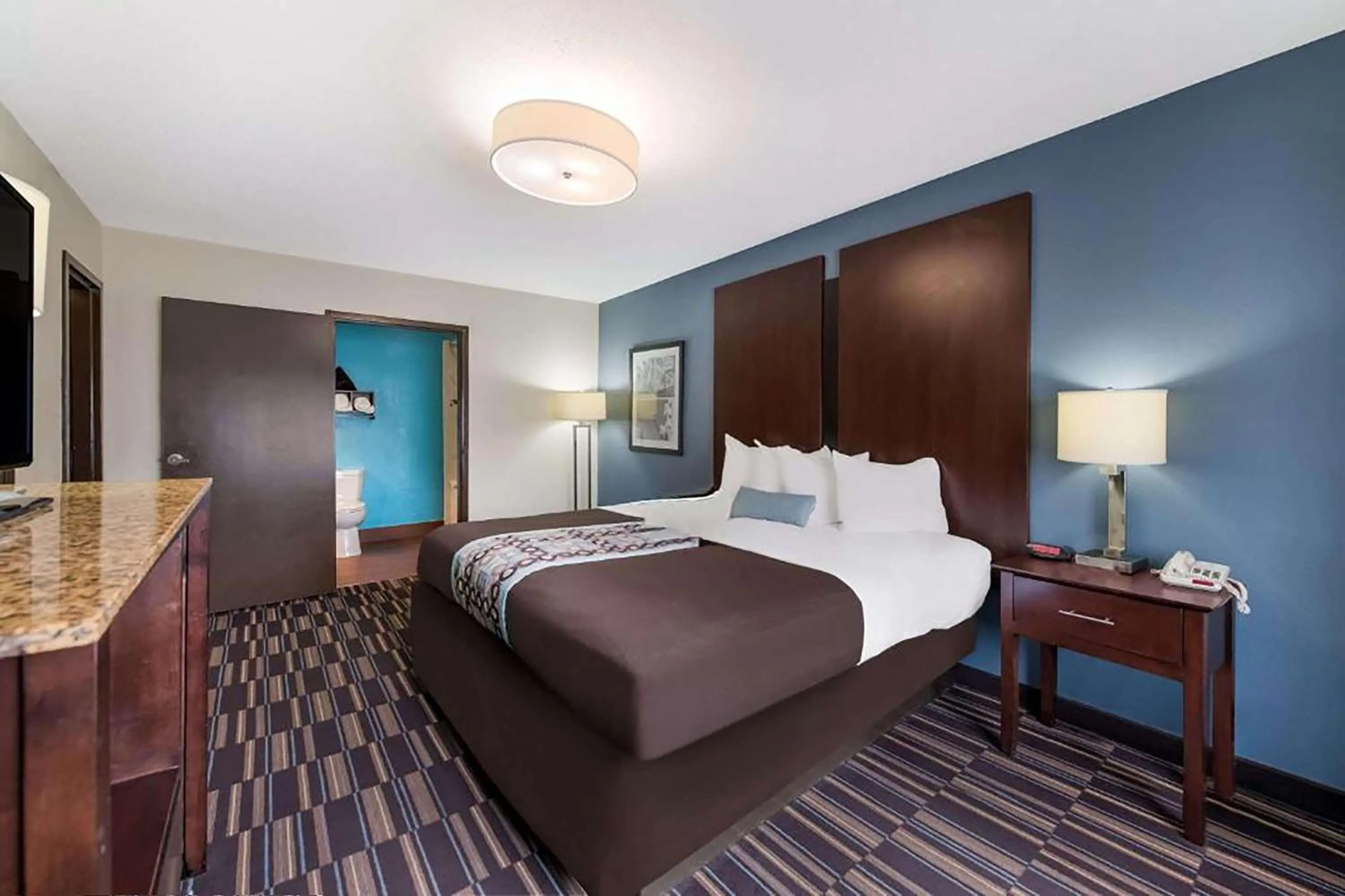 Bedroom, Bed in Baymont by Wyndham Elizabeth City