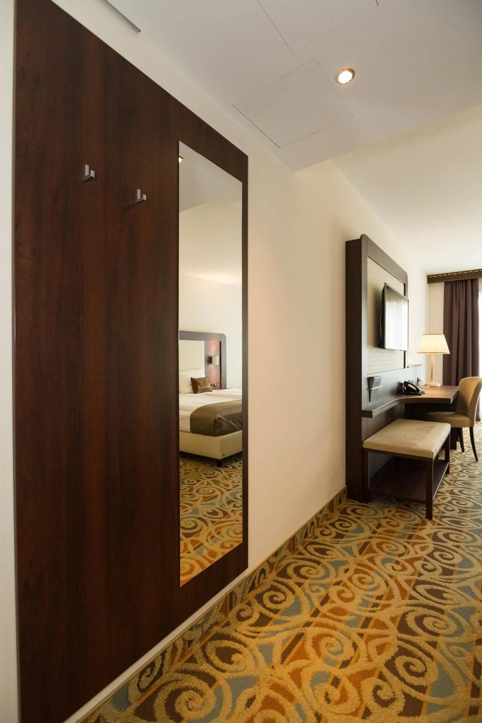 TV and multimedia, Bed in Hotel Schopenhauer Hof