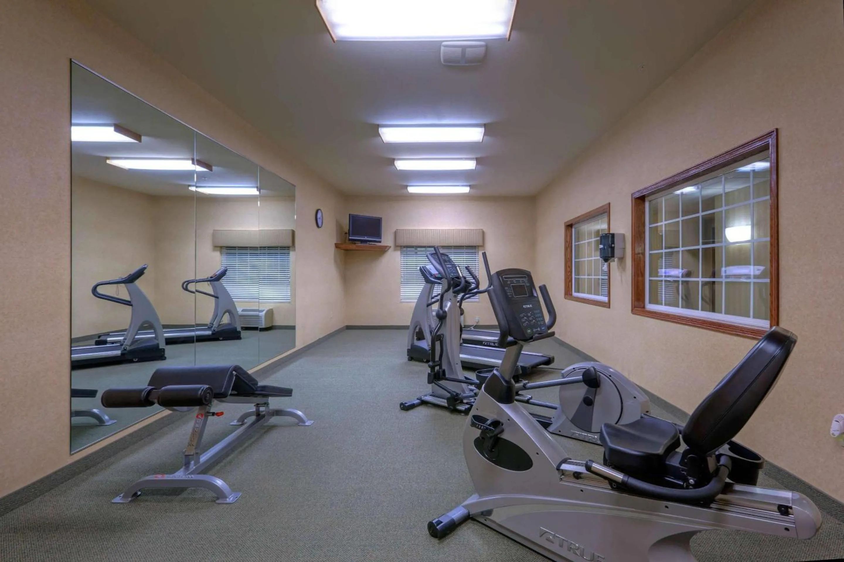 Fitness centre/facilities in Country Inn & Suites by Radisson, Winchester, VA