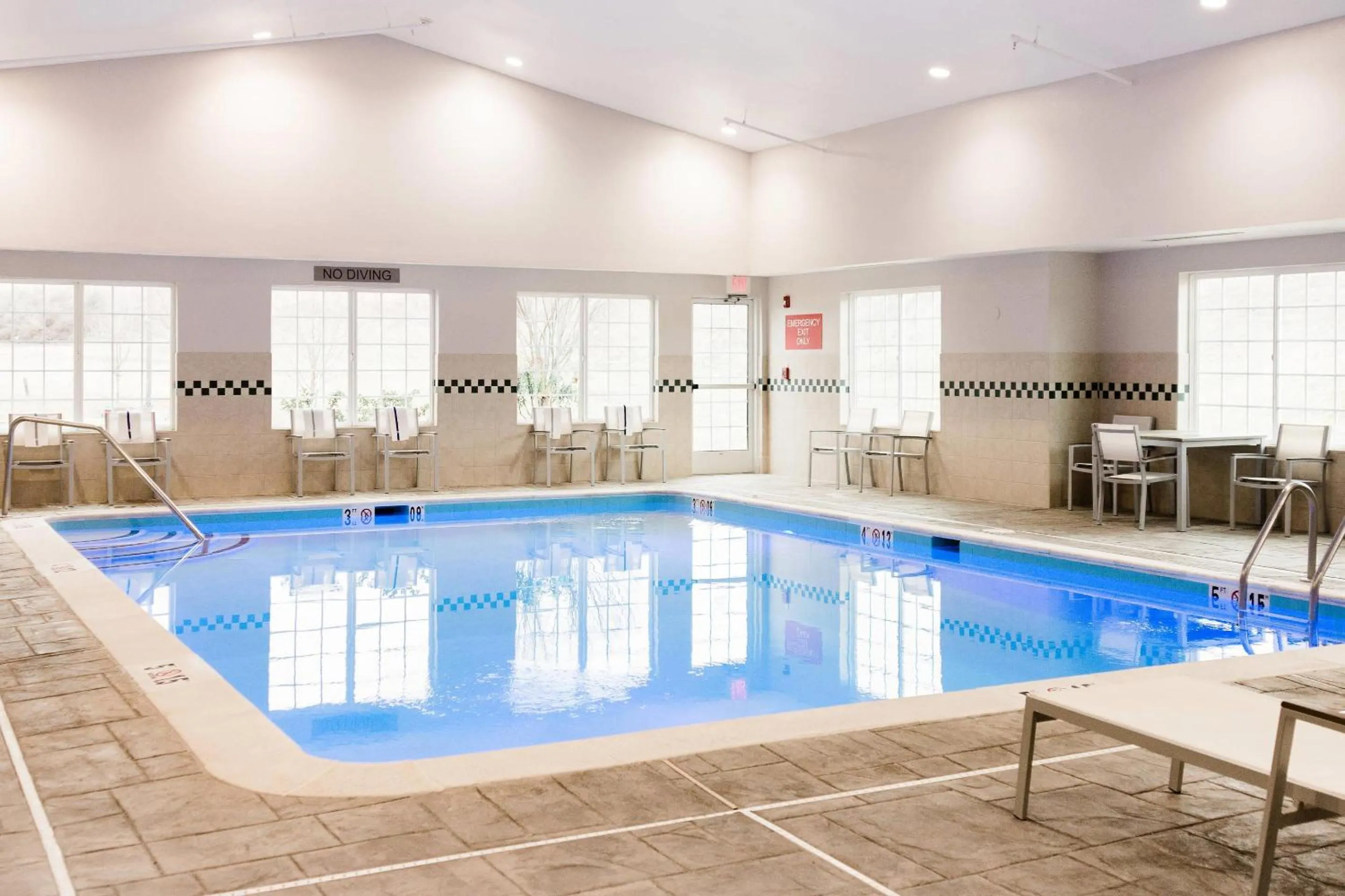 Swimming pool in Country Inn & Suites by Radisson, Winchester, VA