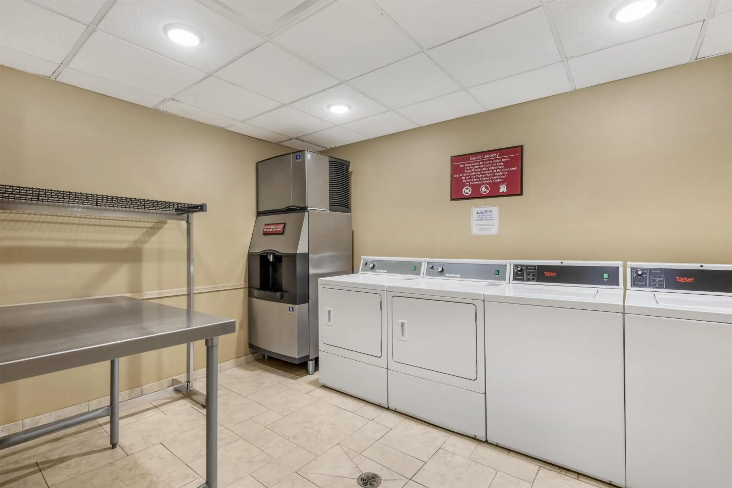 Property building in Best Western Plus Swiss Chalet Hotel & Suites