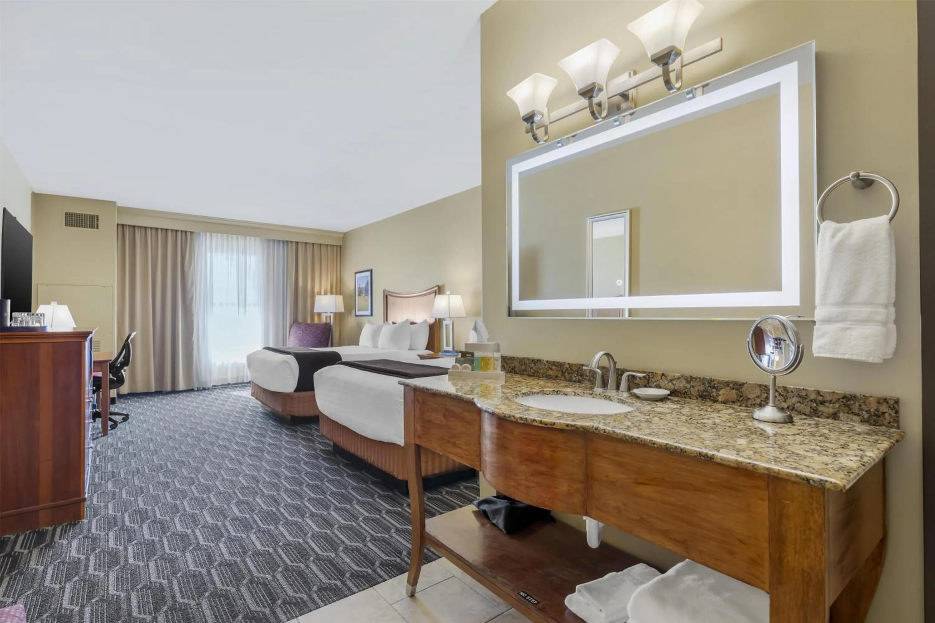 Bedroom in Best Western Plus Swiss Chalet Hotel & Suites