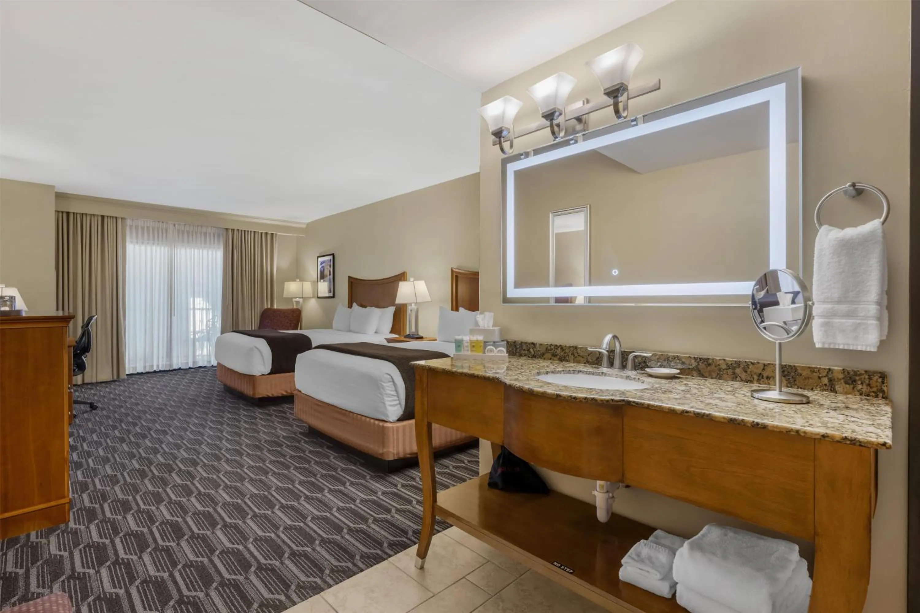 Bedroom in Best Western Plus Swiss Chalet Hotel & Suites