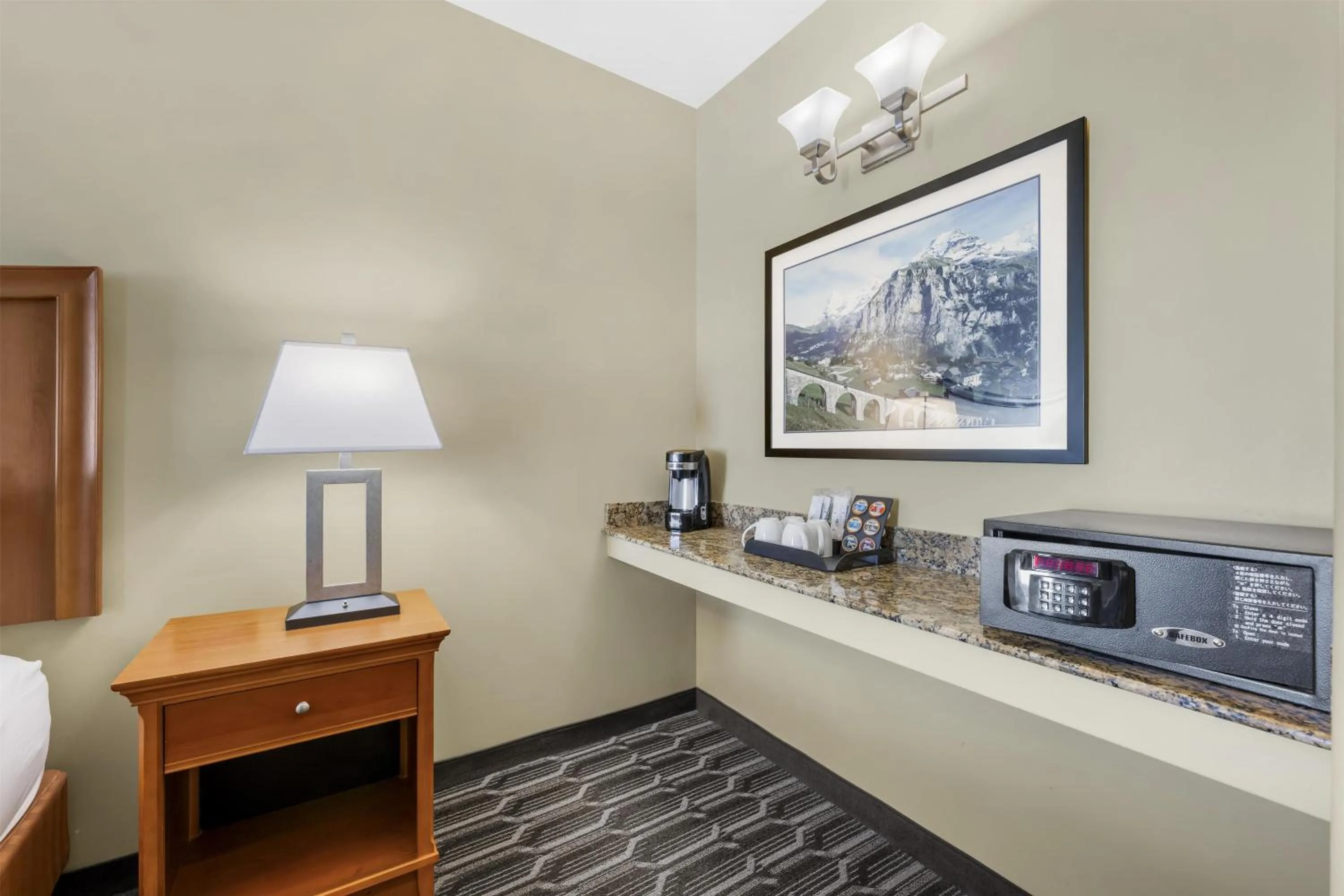 Bedroom in Best Western Plus Swiss Chalet Hotel & Suites