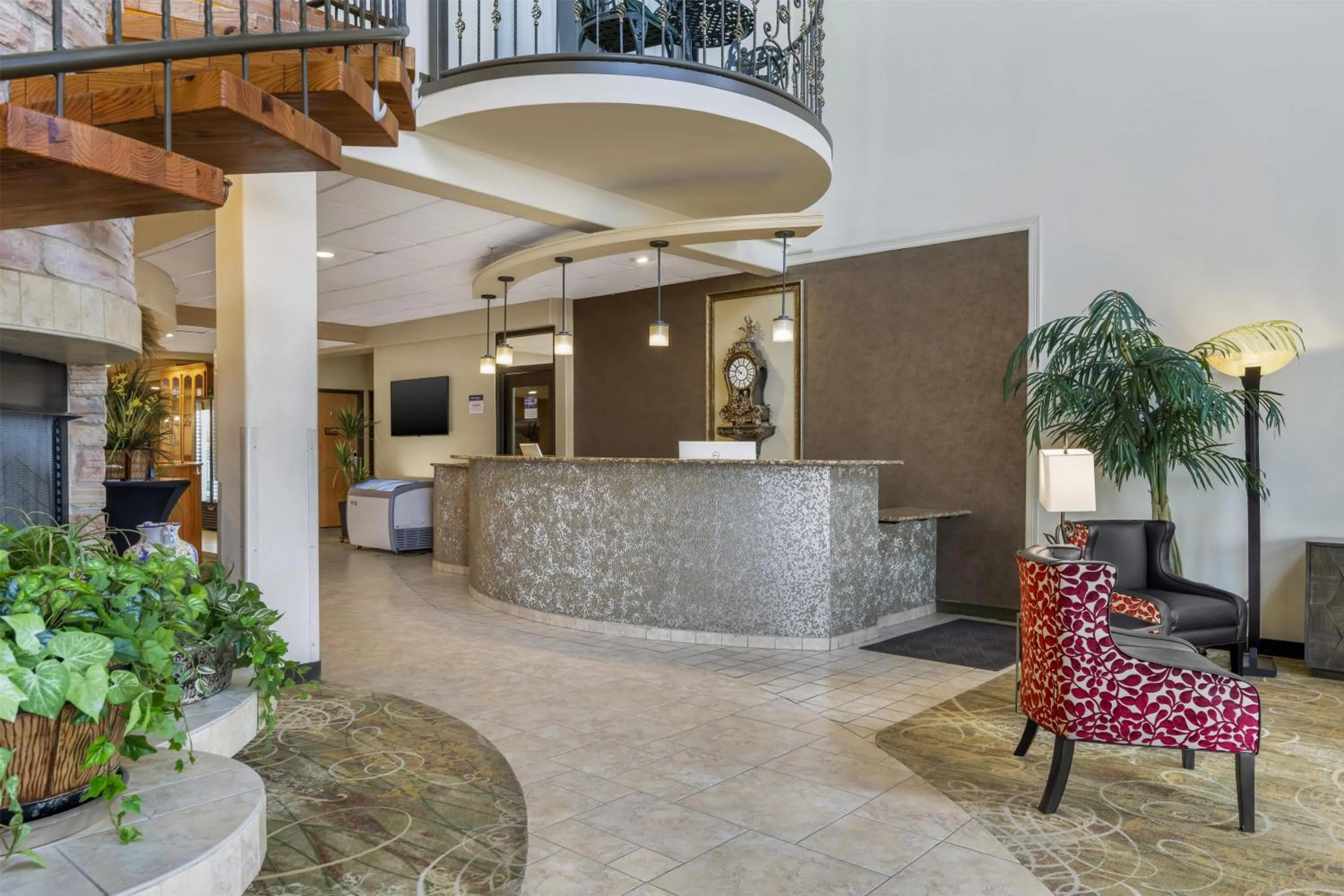 Lobby or reception in Best Western Plus Swiss Chalet Hotel & Suites