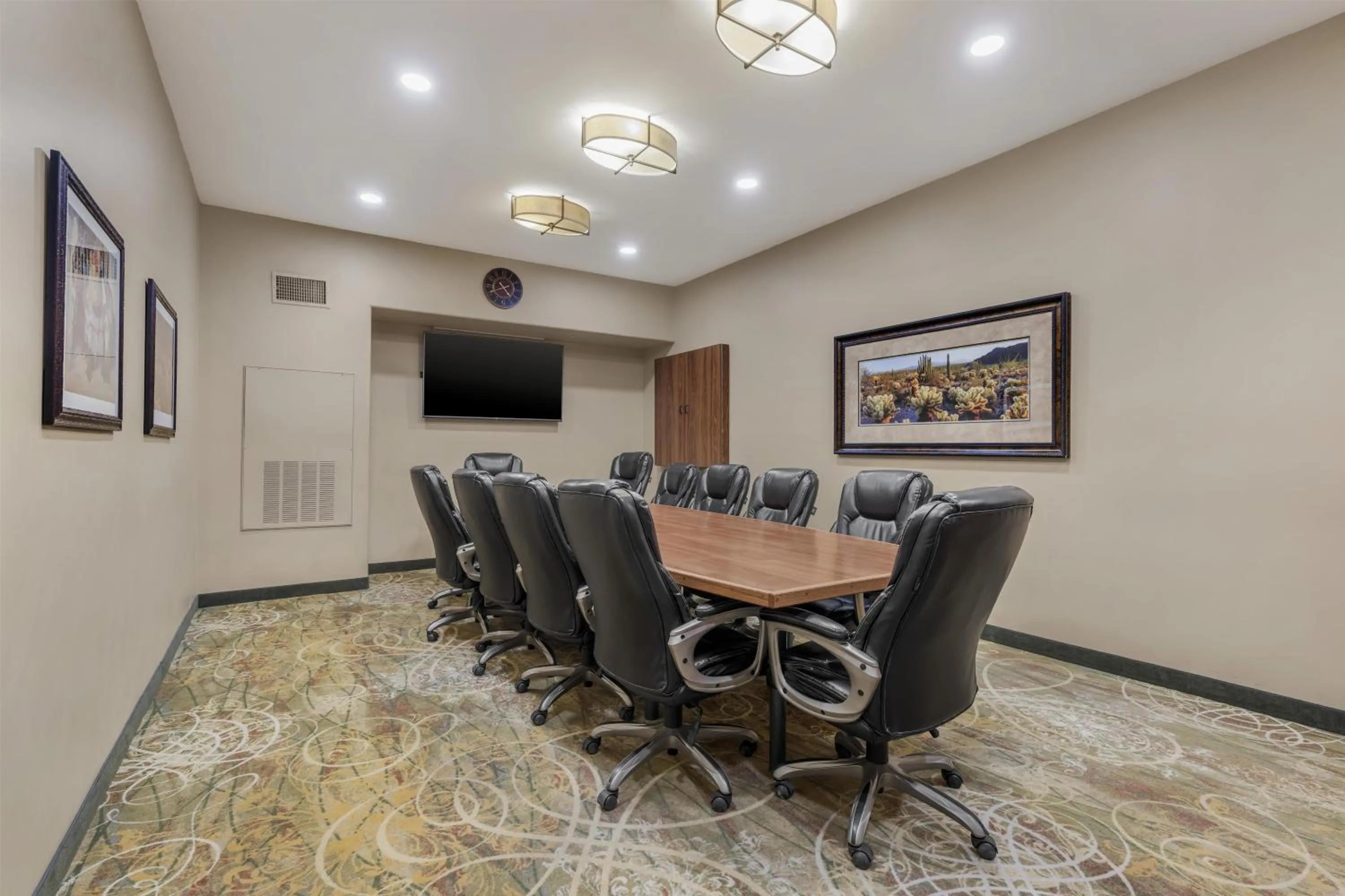 Meeting/conference room in Best Western Plus Swiss Chalet Hotel & Suites