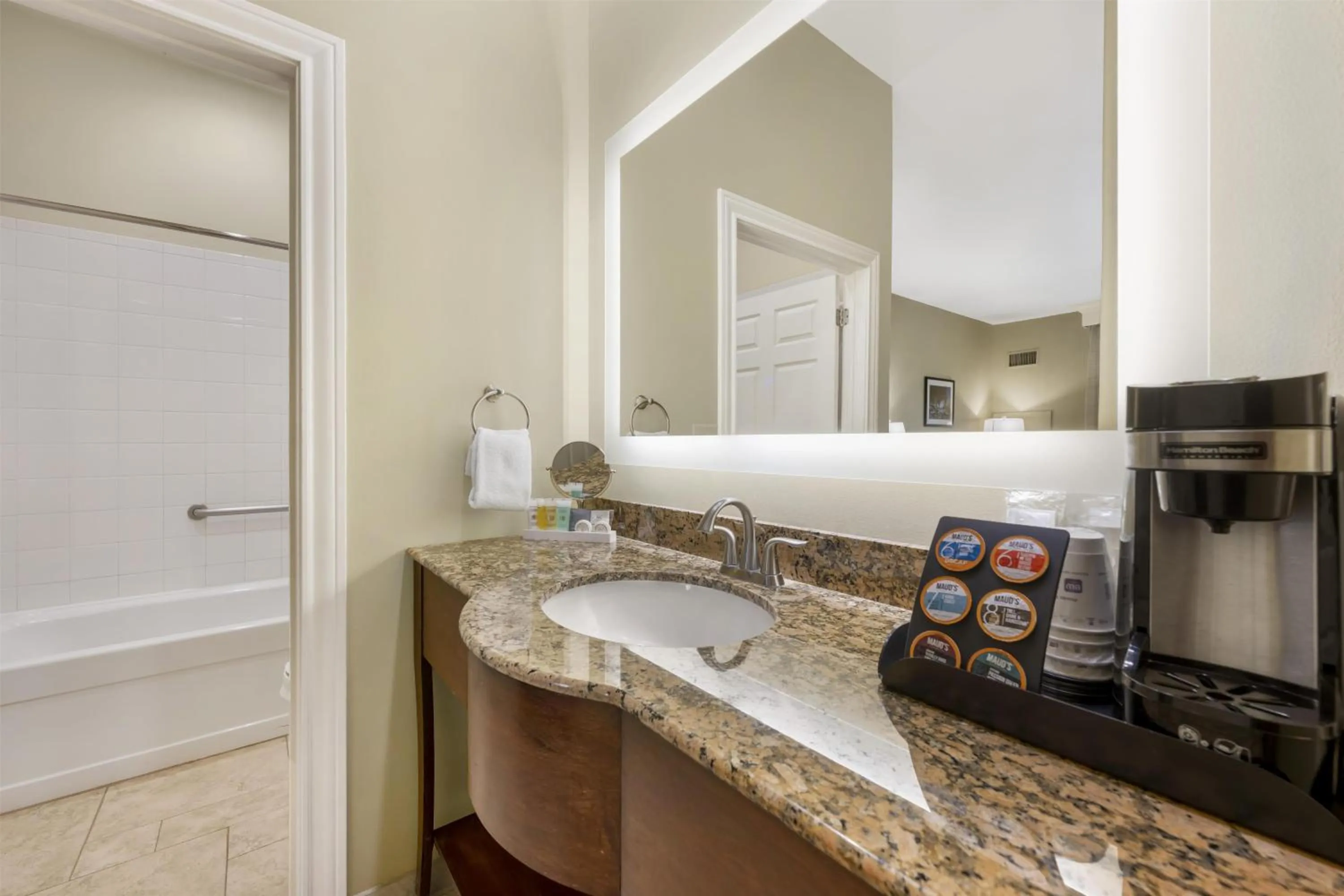 Bedroom in Best Western Plus Swiss Chalet Hotel & Suites