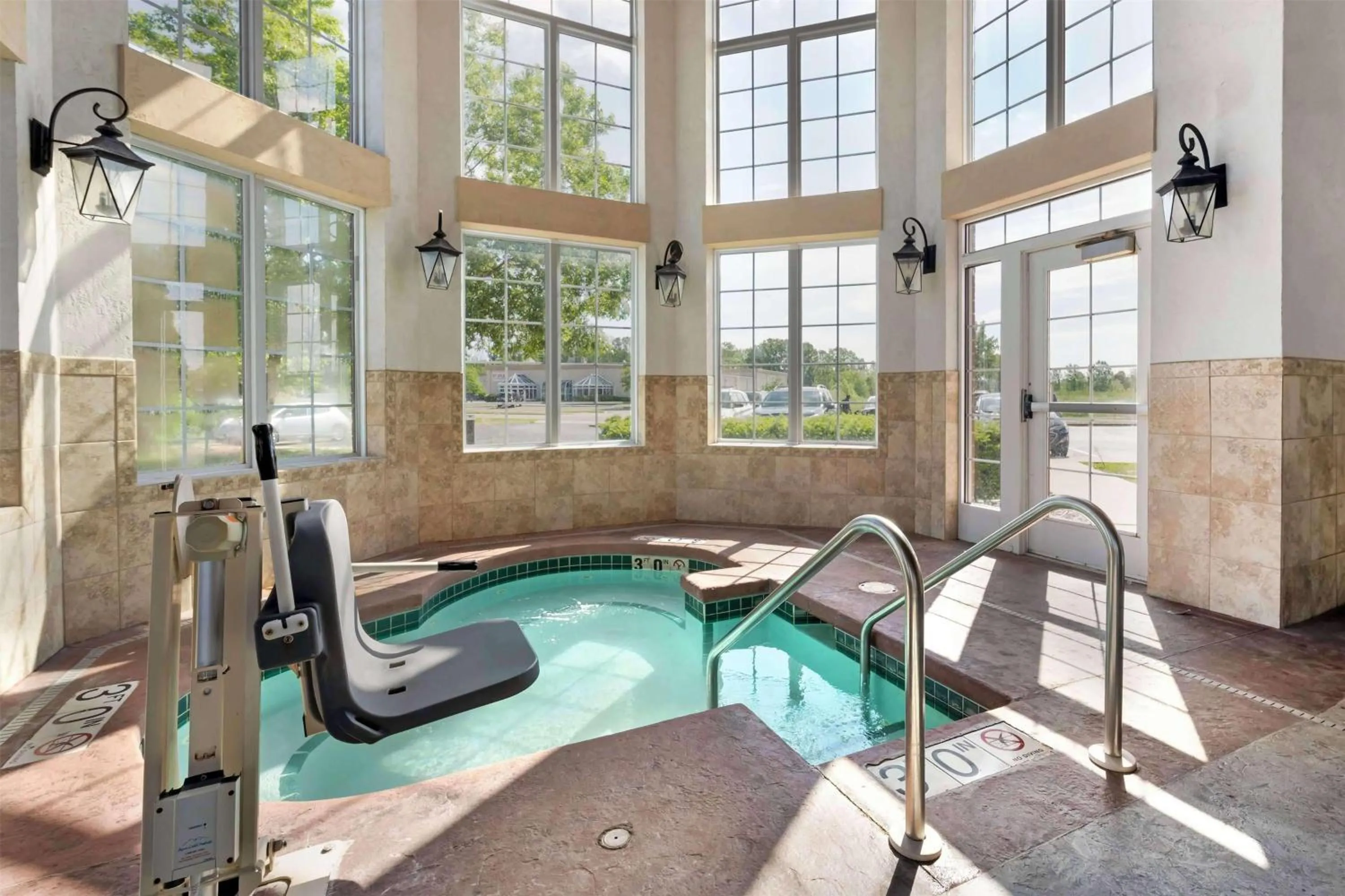 Hot Tub in Wyndham Garden Appleton