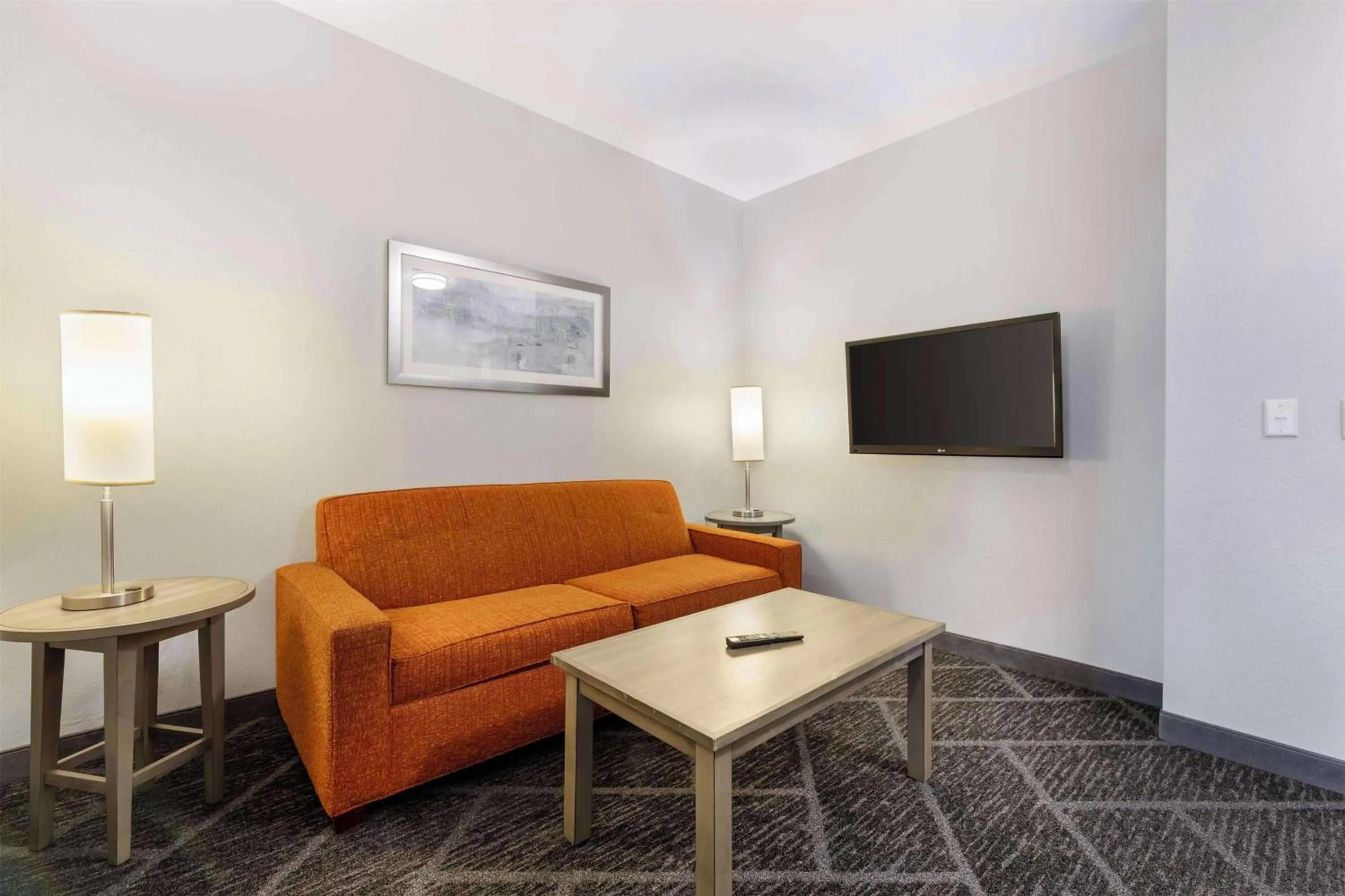 Photo of the whole room in Wyndham Garden Appleton