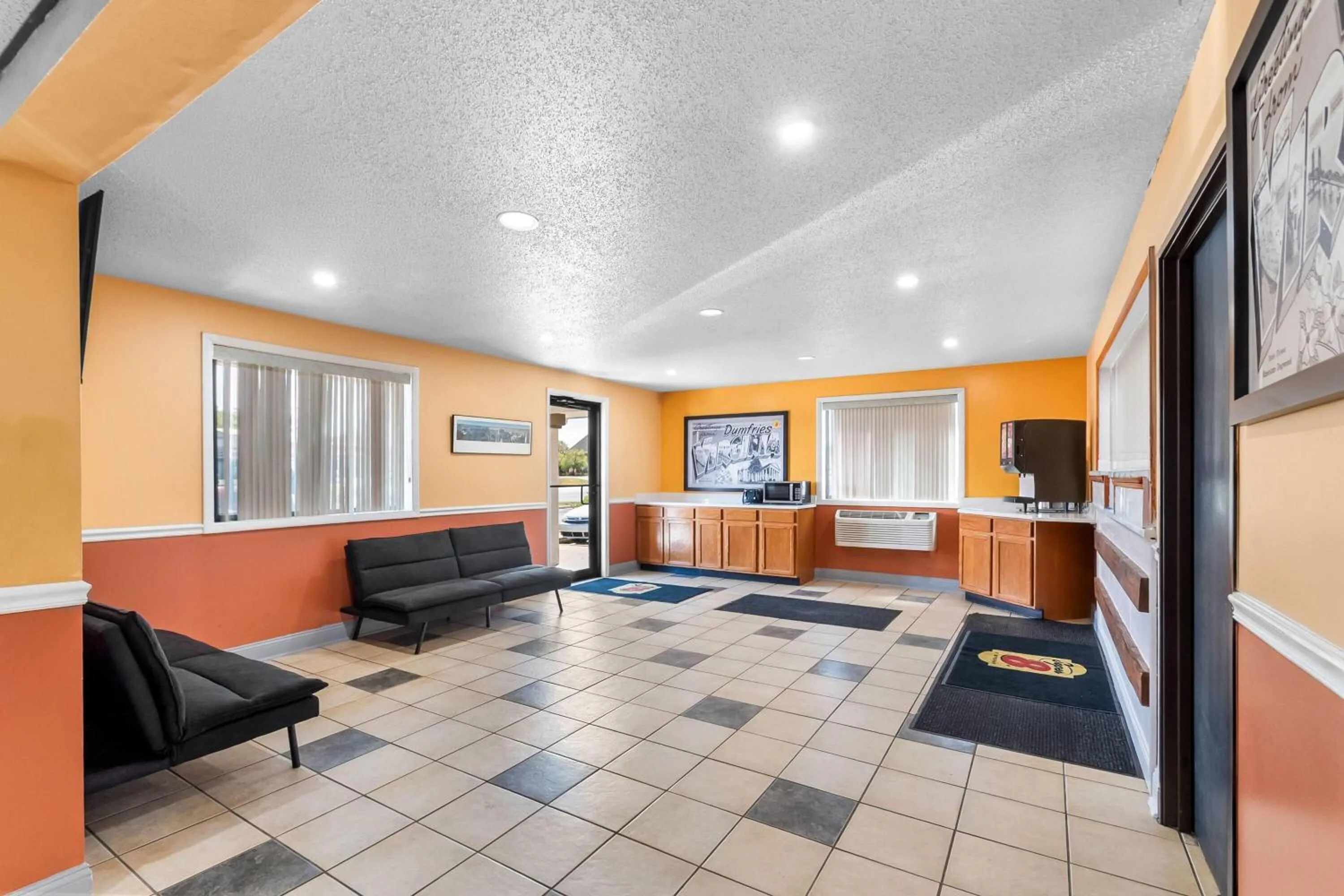 Lobby or reception in Super 8 by Wyndham Dumfries/Quantico