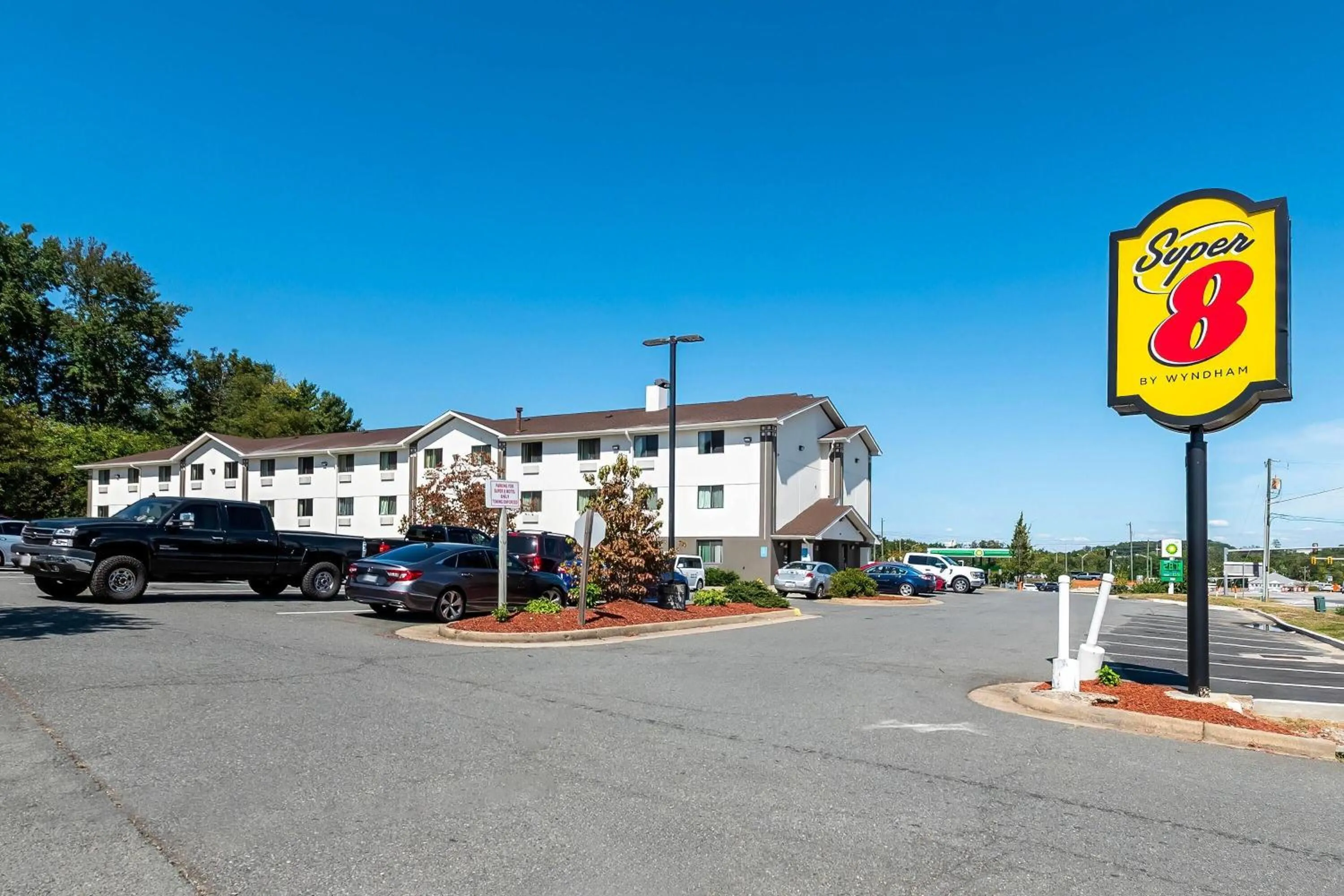 Property building in Super 8 by Wyndham Dumfries/Quantico