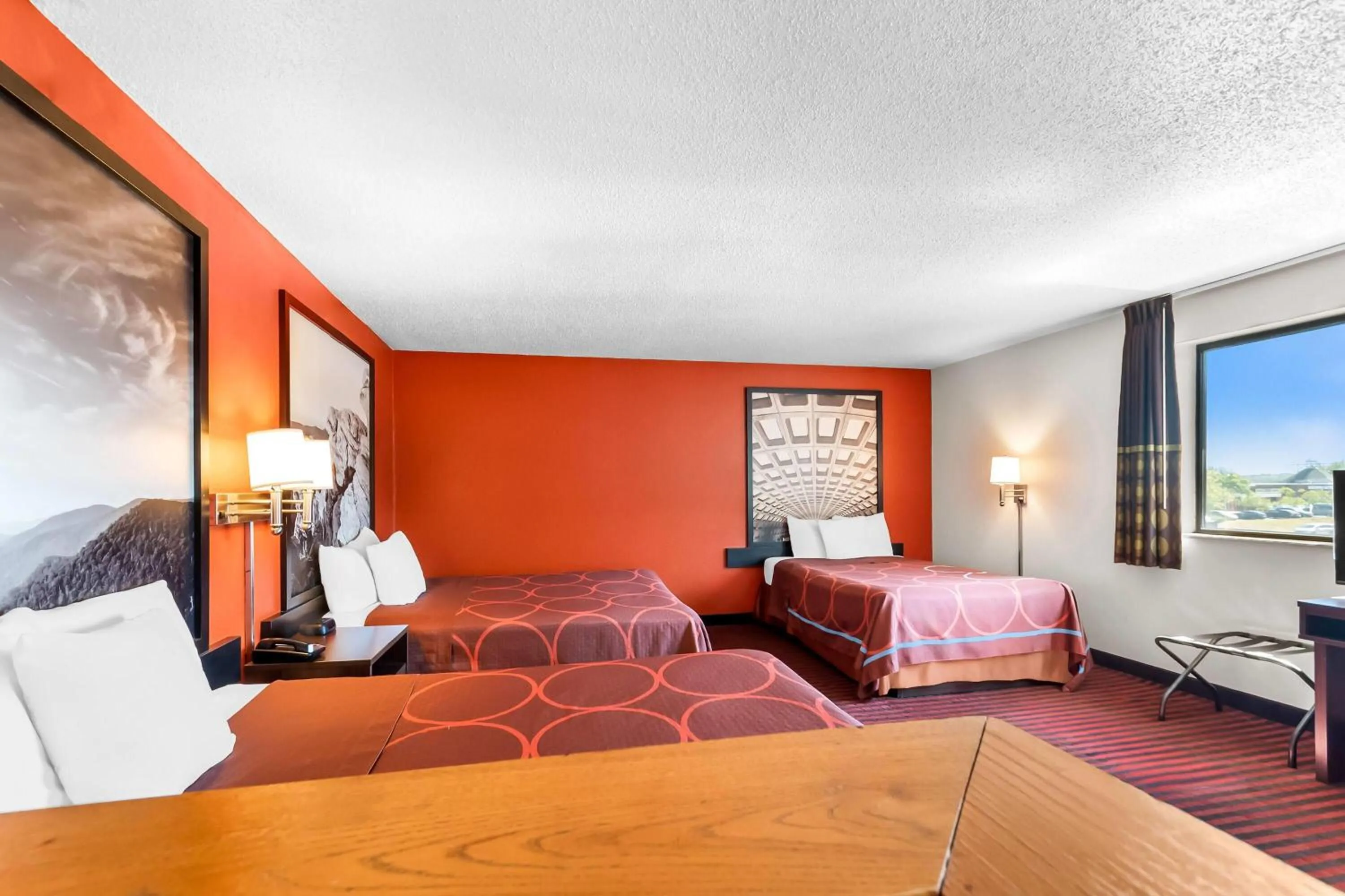 Photo of the whole room, Bed in Super 8 by Wyndham Dumfries/Quantico