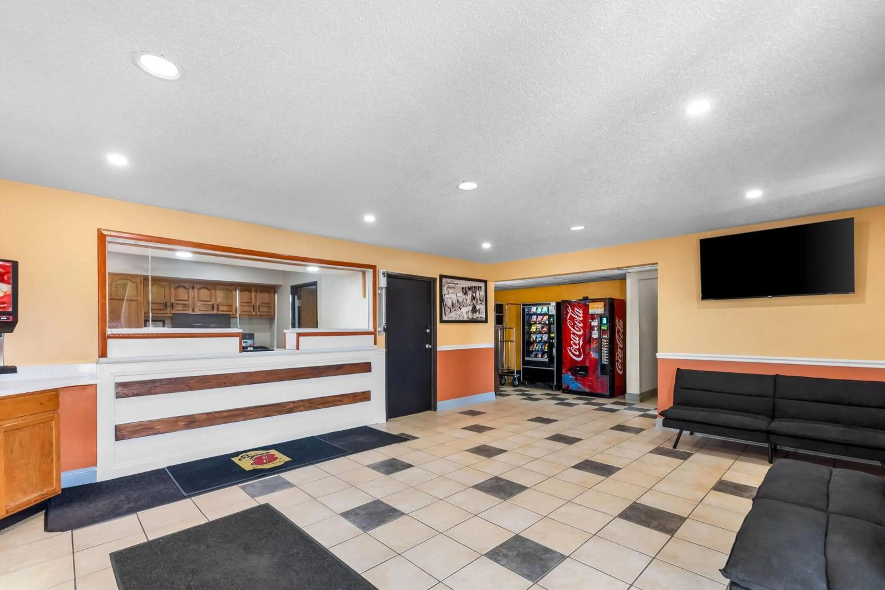Lobby or reception in Super 8 by Wyndham Dumfries/Quantico