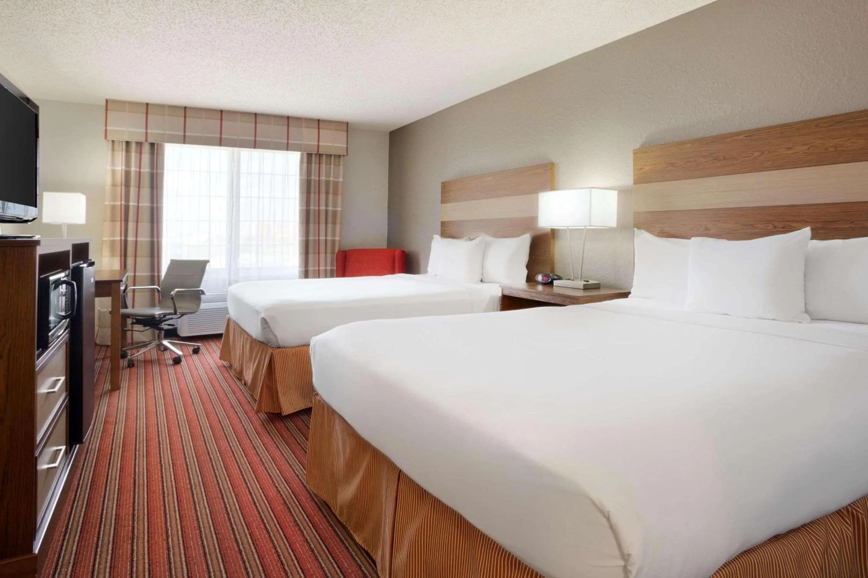 Bedroom, Bed in Country Inn & Suites by Radisson, DFW Airport South, TX