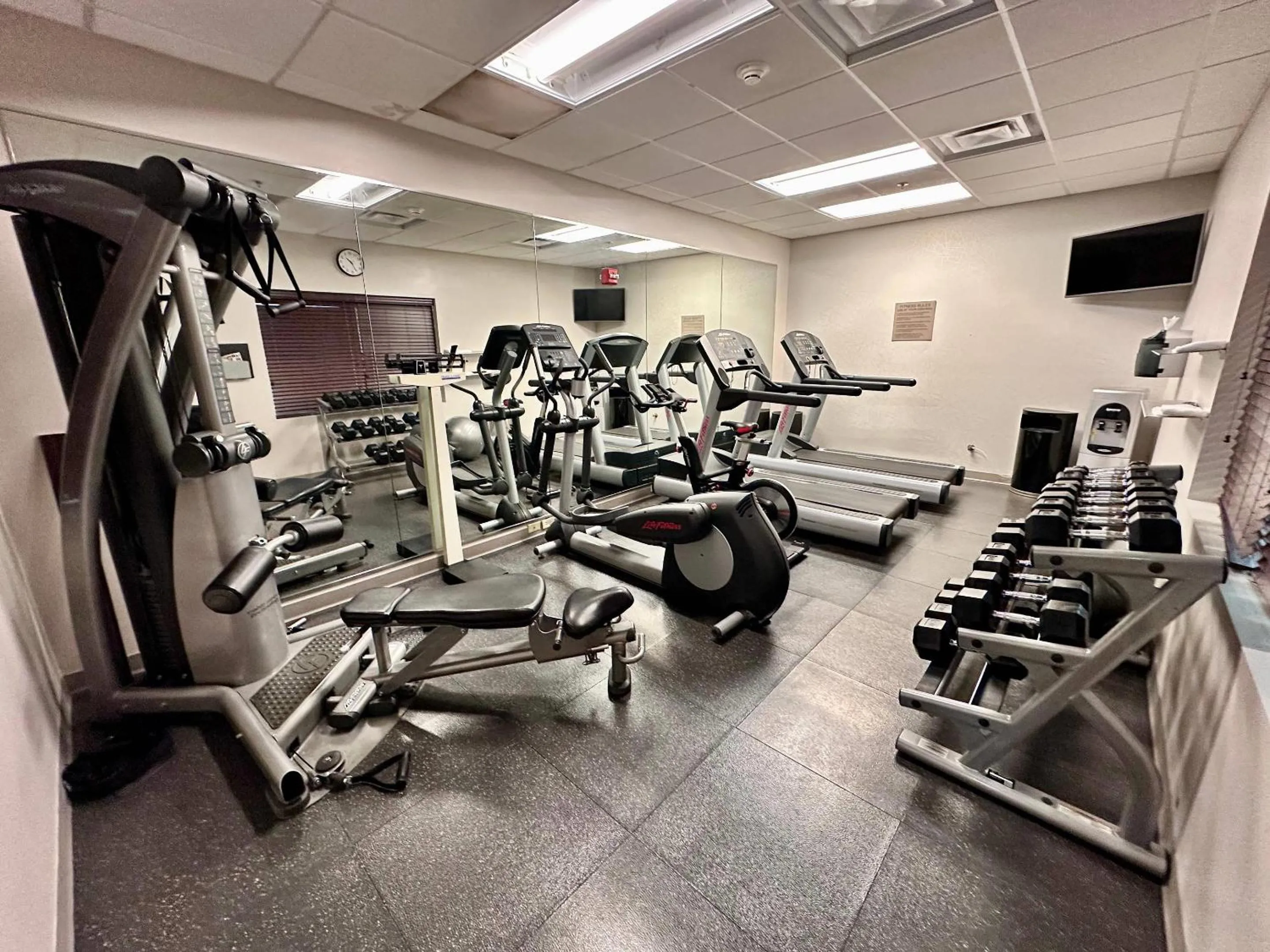 Fitness centre/facilities in Country Inn & Suites by Radisson, Athens, GA