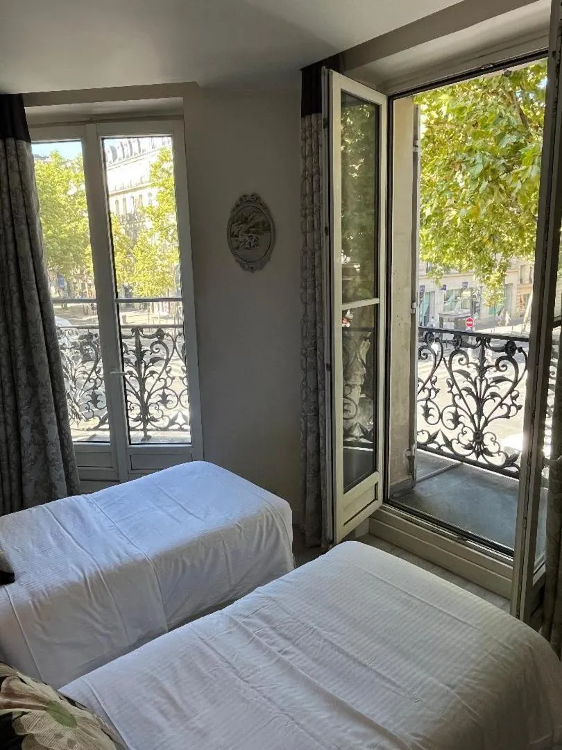 Bed in Hotel Cluny Square