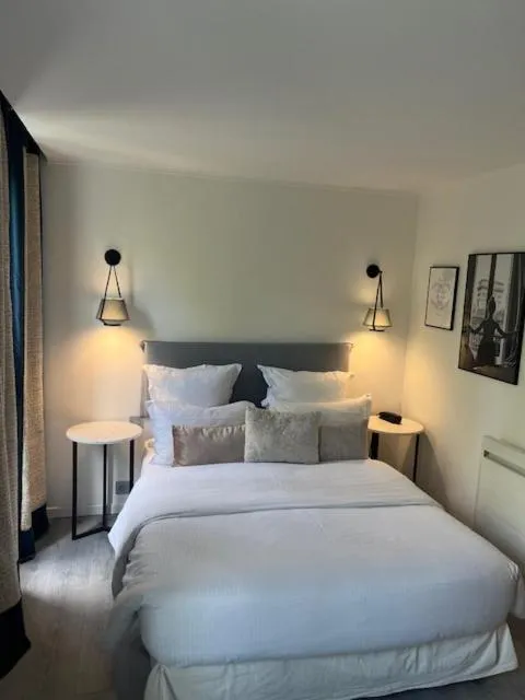 Bed in Hotel Cluny Square