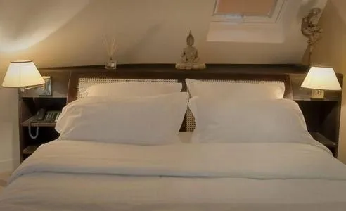 Bed in Hotel Cluny Square