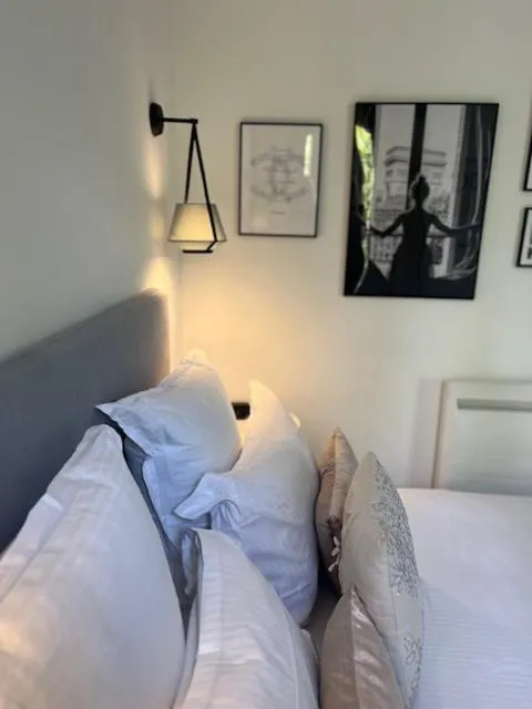 Bed in Hotel Cluny Square