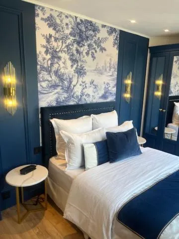 Bed in Hotel Cluny Square