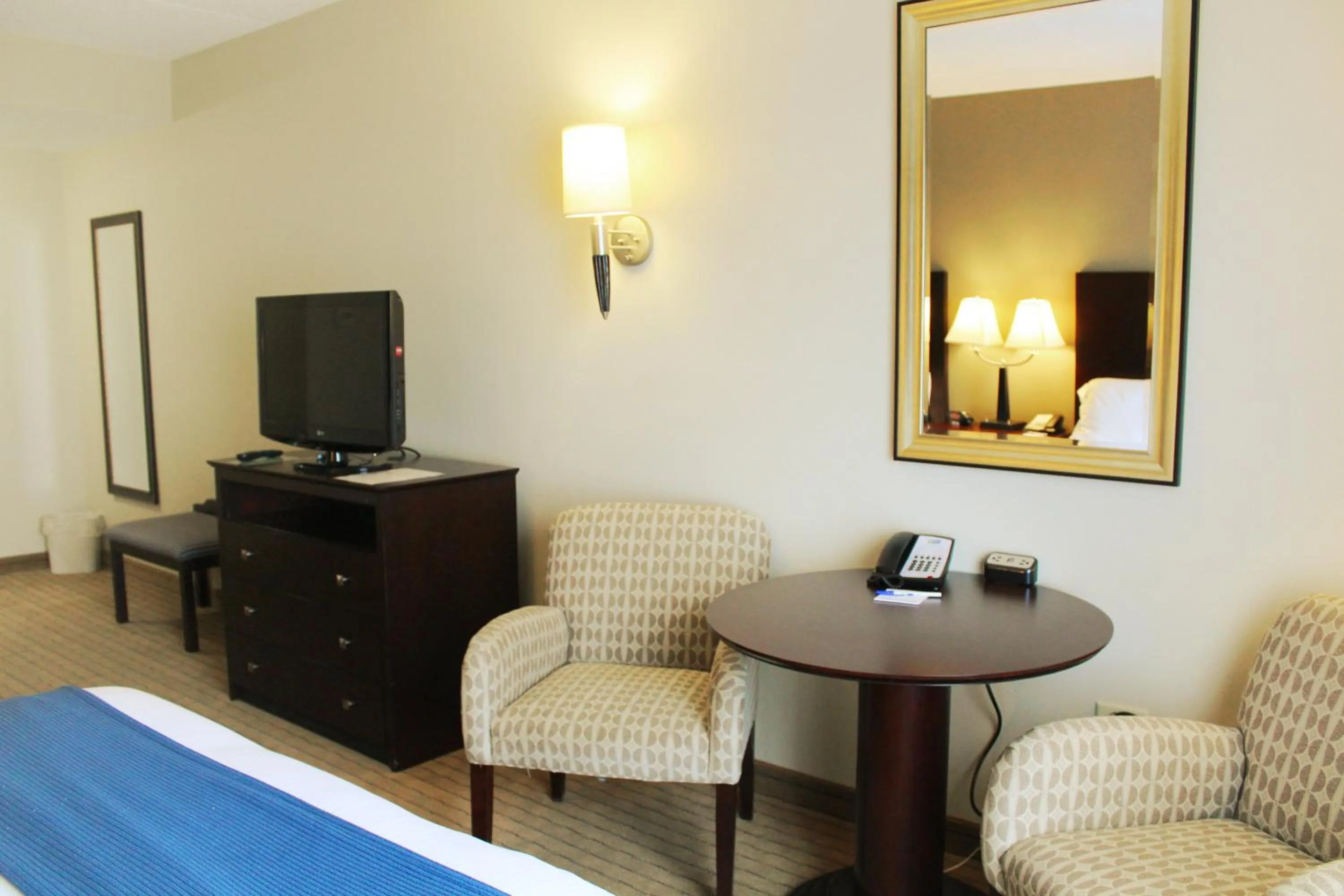 Photo of the whole room, Bed in Holiday Inn Express & Suites Malone by IHG