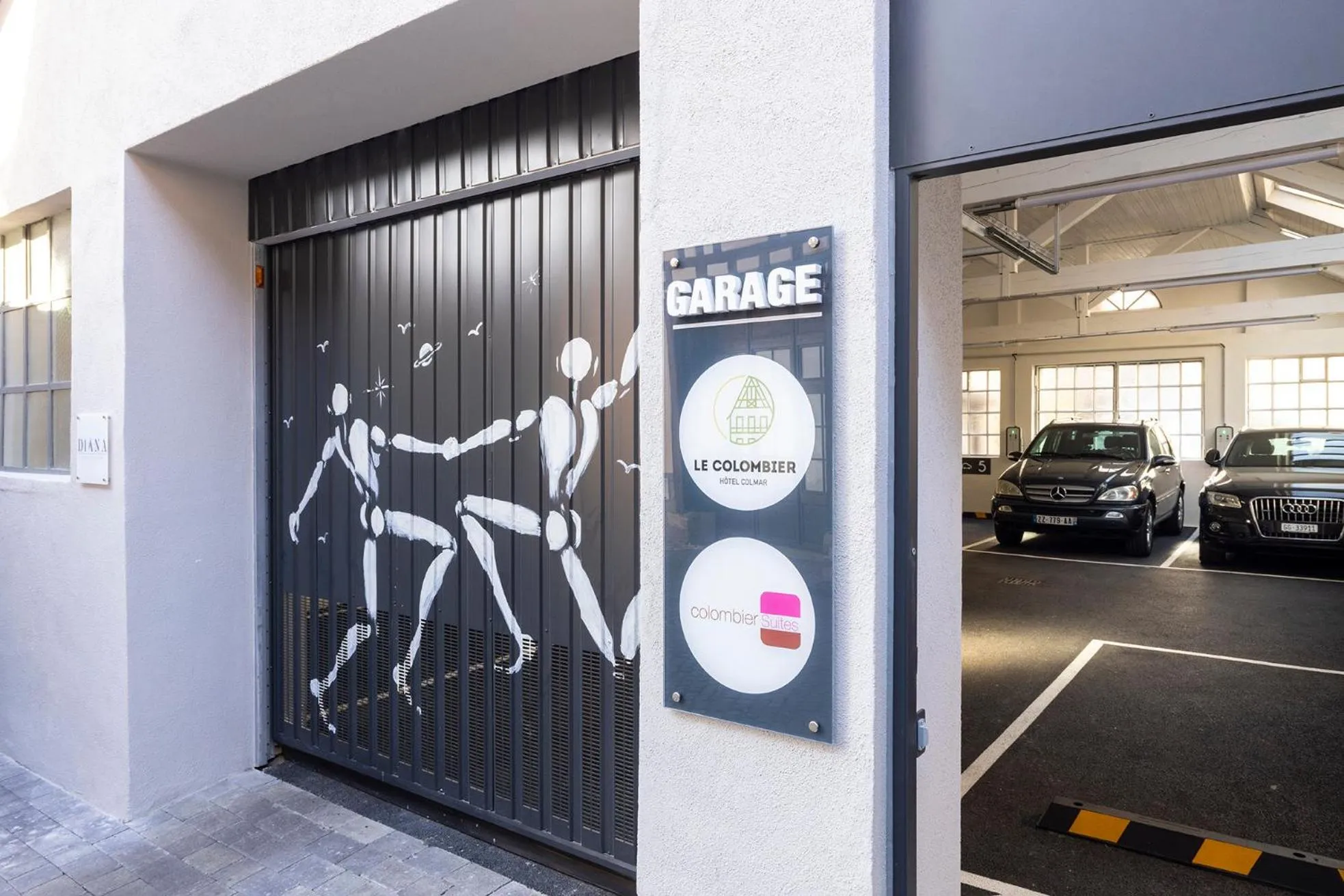 Parking in Hotel Le Colombier