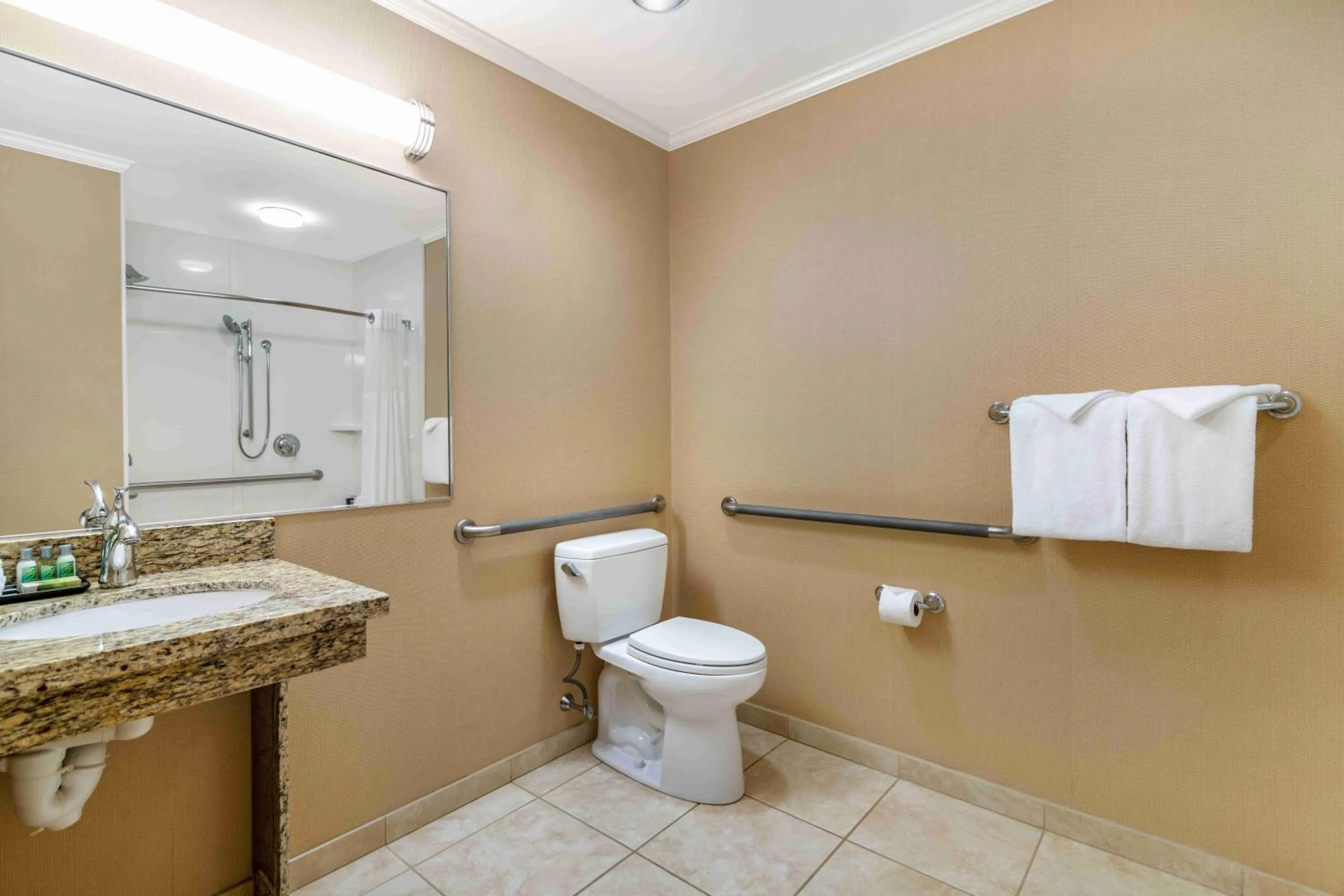 Bathroom in Gorges Grant Hotel