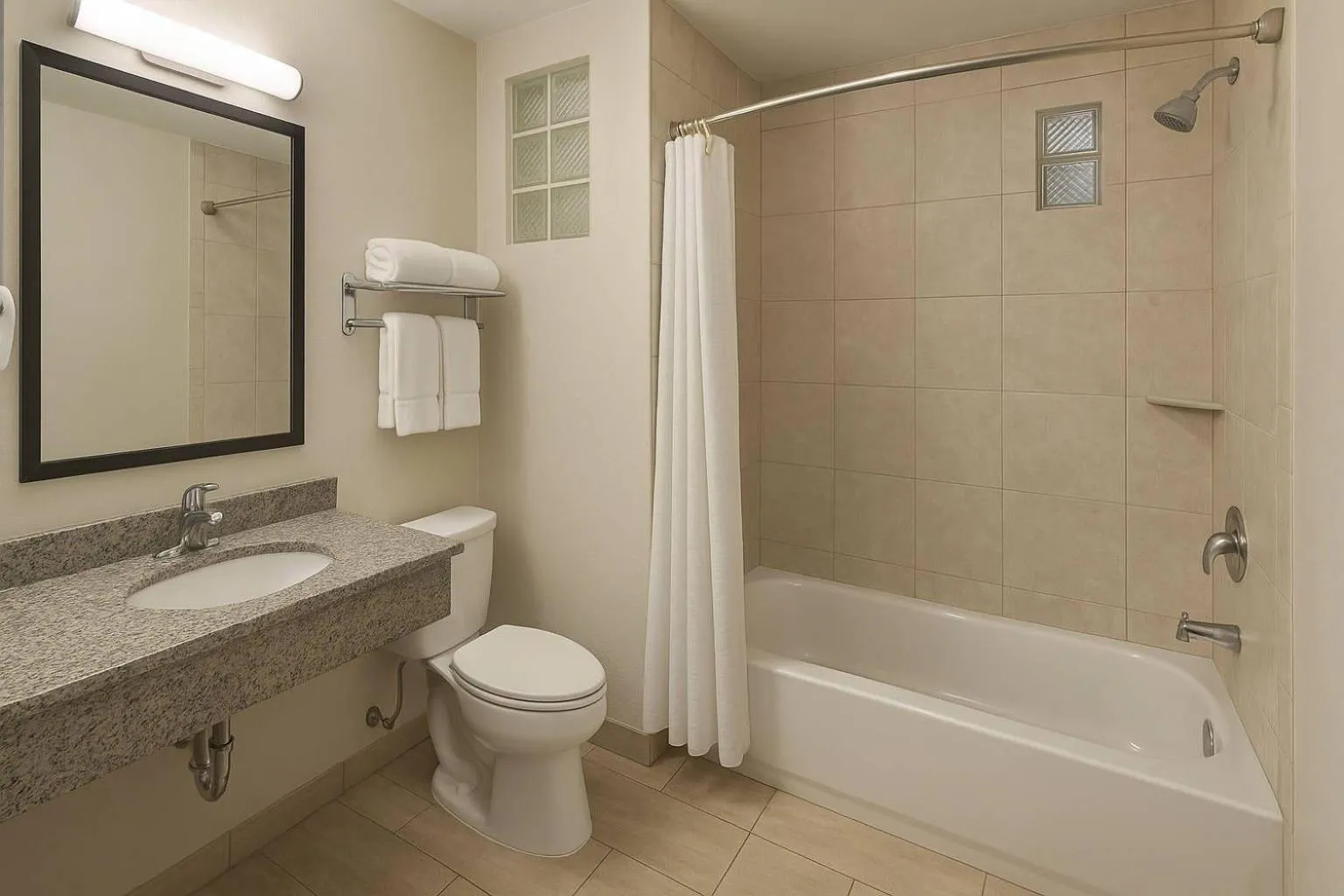 Bedroom in Quality Inn Escondido San Diego North County