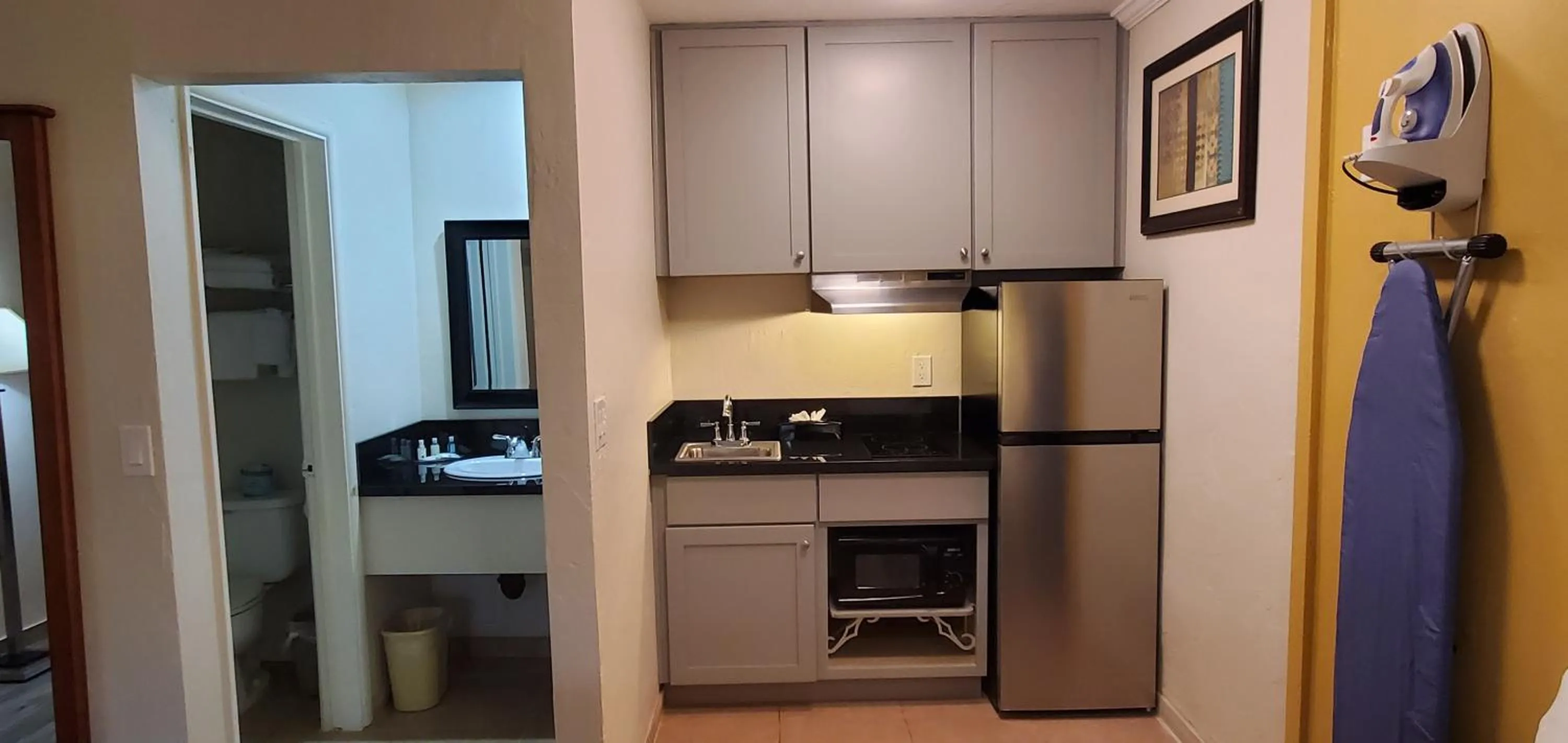 Kitchen or kitchenette in Quality Inn Escondido San Diego North County