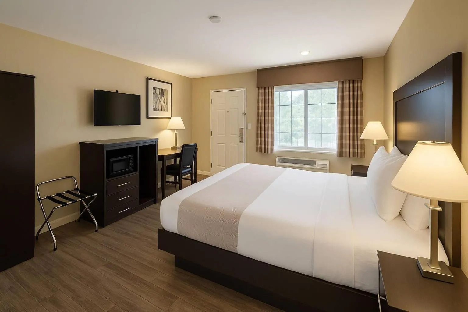 Bedroom, Bed in Quality Inn Escondido San Diego North County