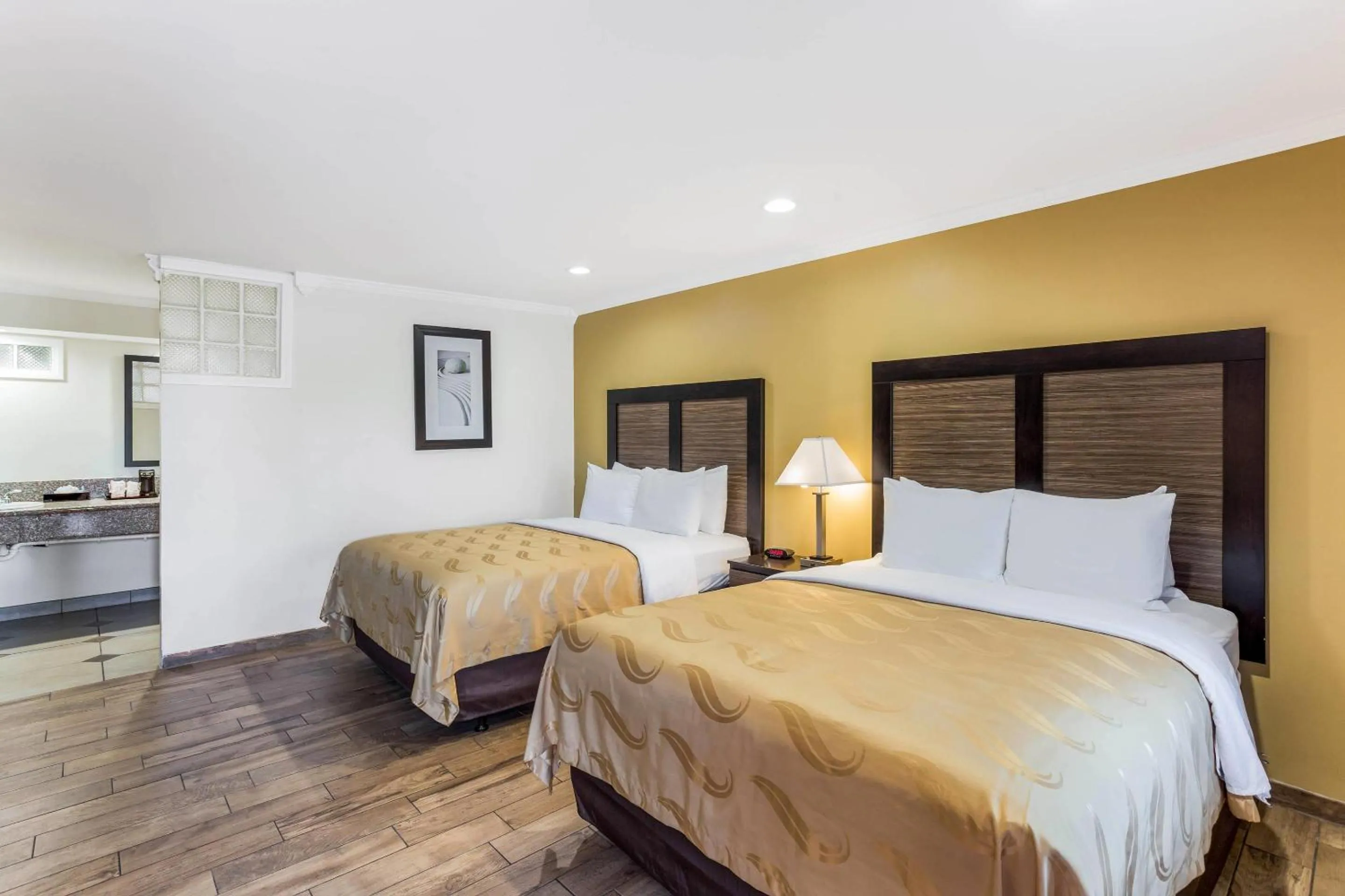 Bedroom, Bed in Quality Inn Escondido San Diego North County