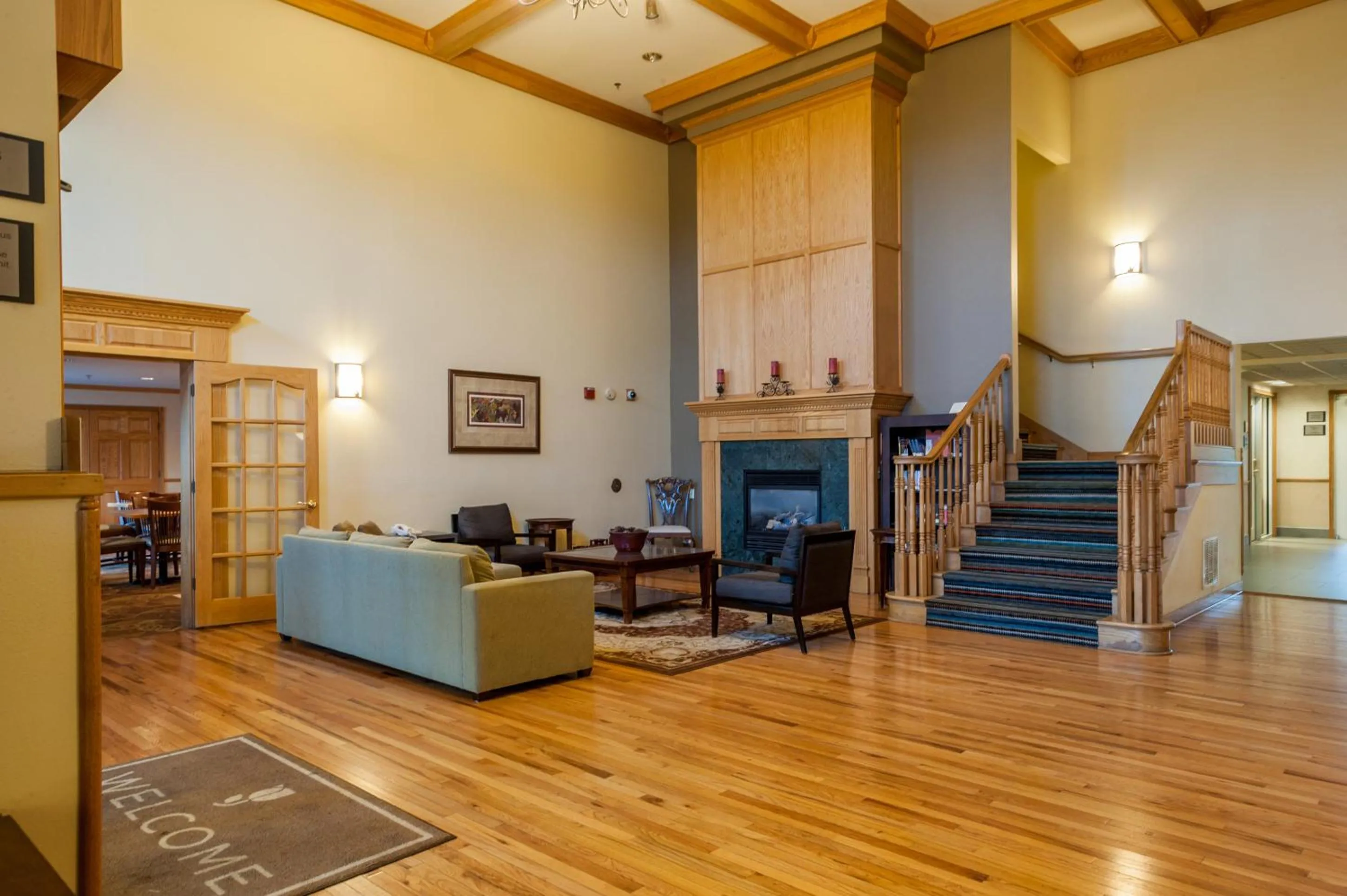 Lobby or reception in Country Inn & Suites by Radisson, Milwaukee Airport, WI