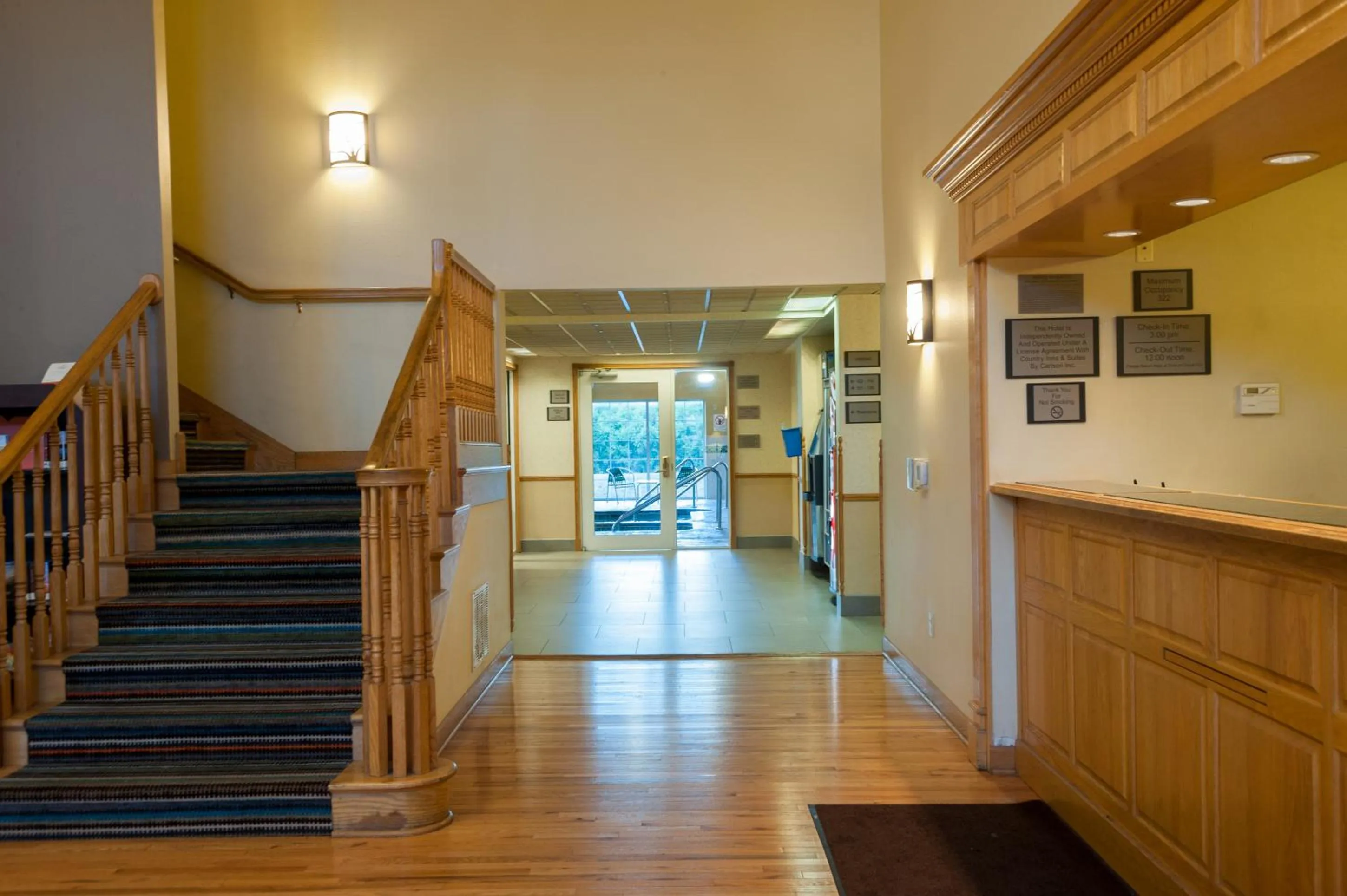 Pool view in Country Inn & Suites by Radisson, Milwaukee Airport, WI