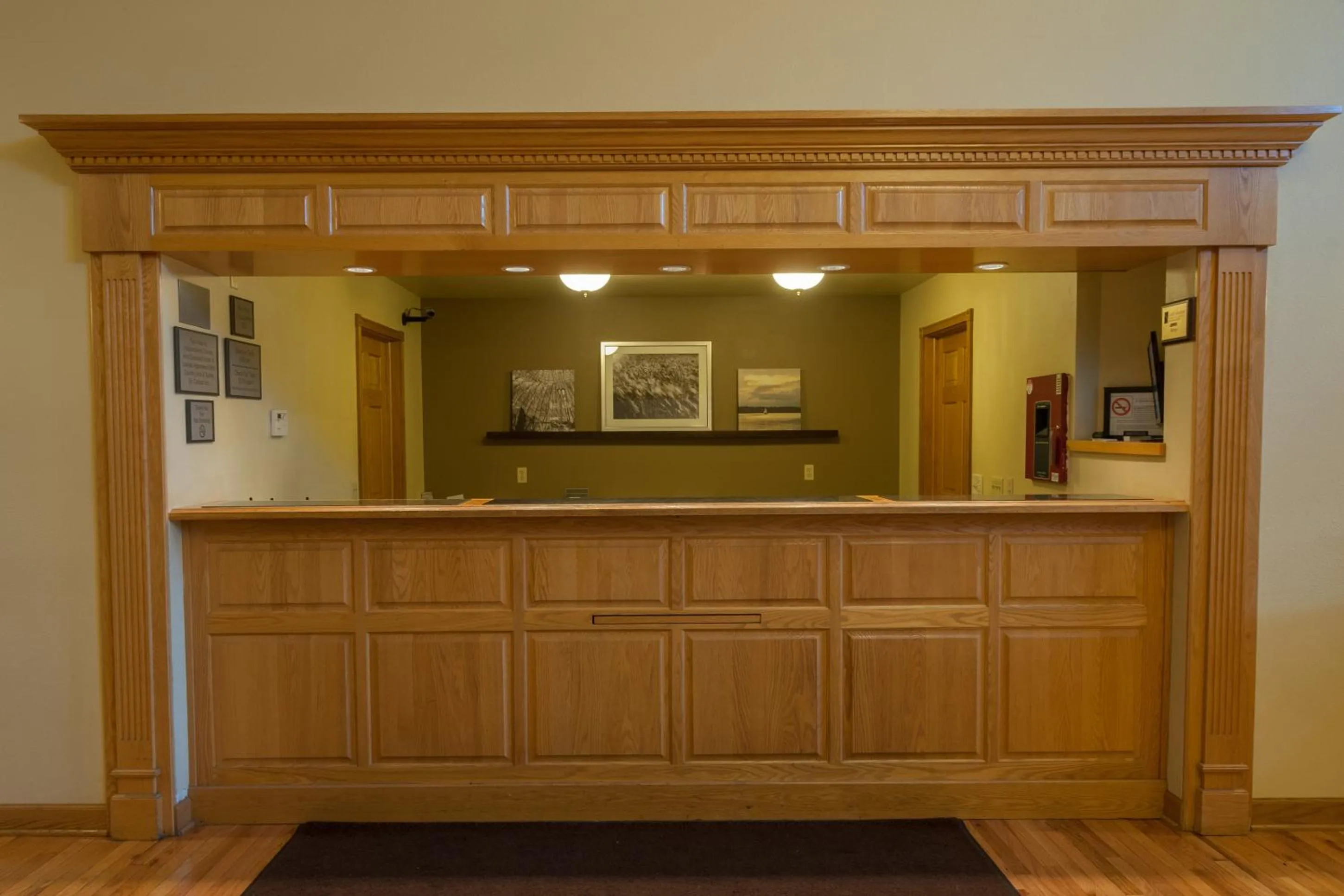 Lobby or reception in Country Inn & Suites by Radisson, Milwaukee Airport, WI