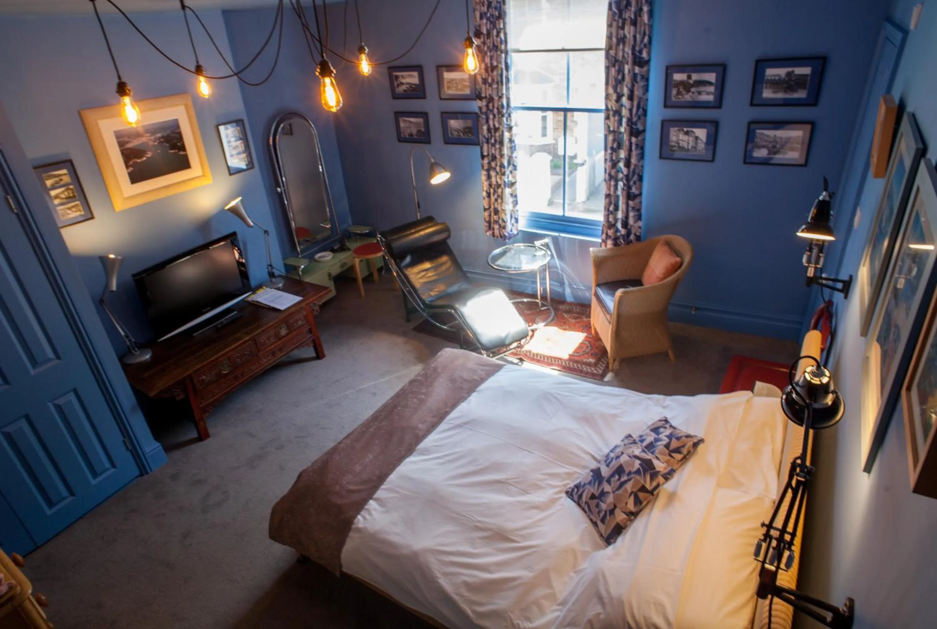 Bedroom, Bed in Hill View House