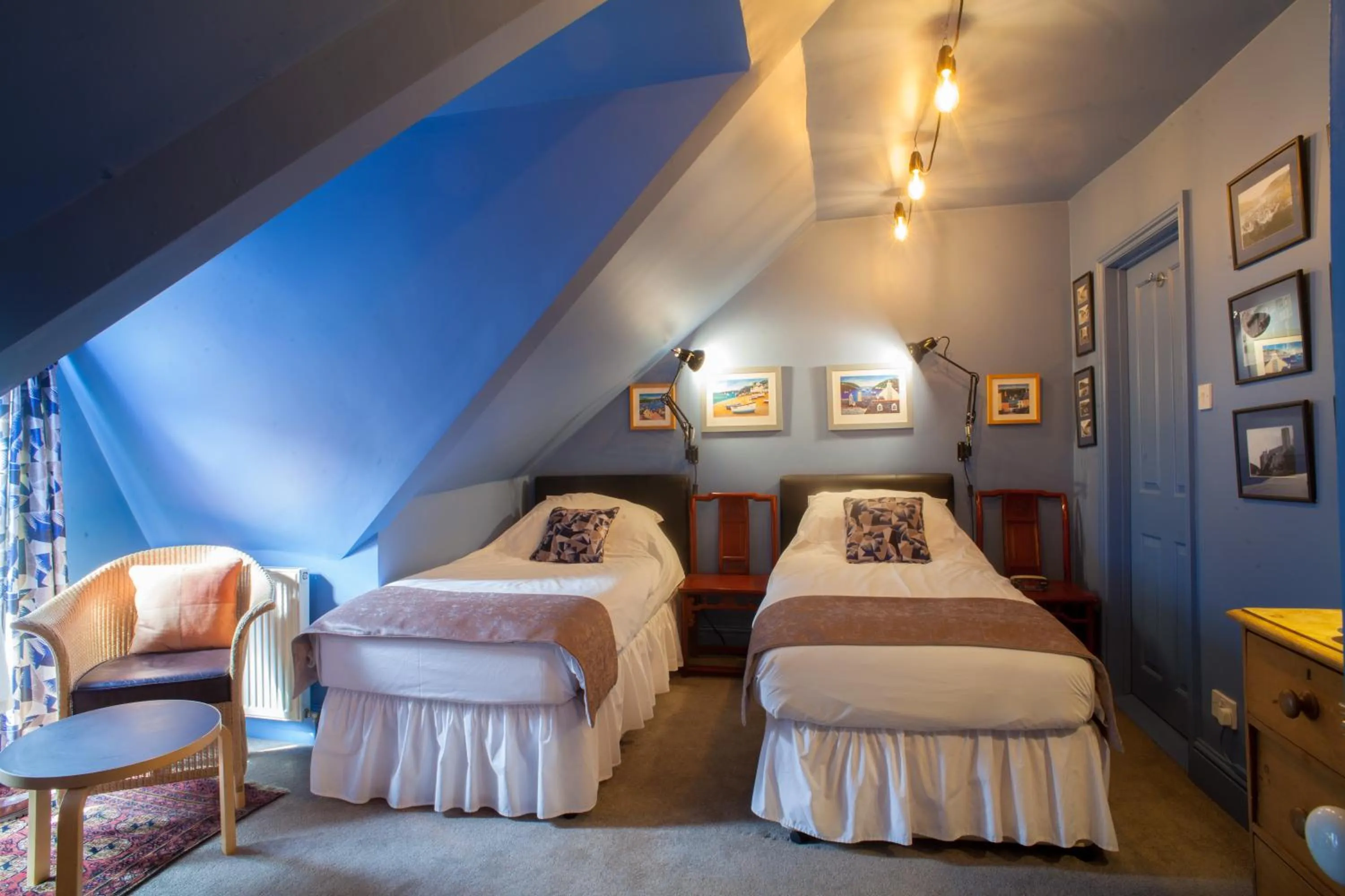 Bedroom, Bed in Hill View House