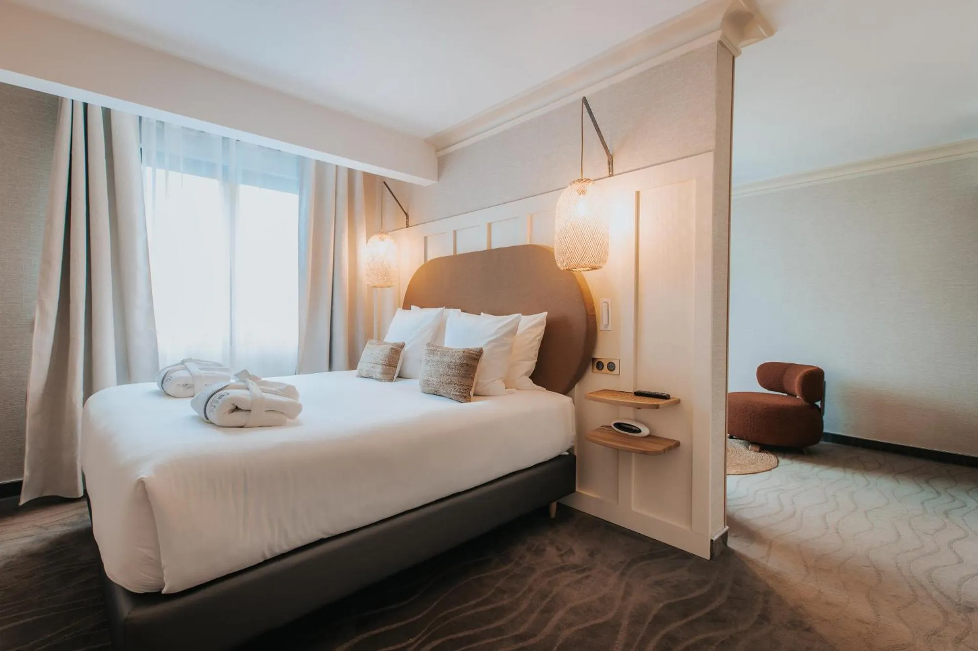 Bedroom, Bed in Hôtel Henry II Beaune Centre