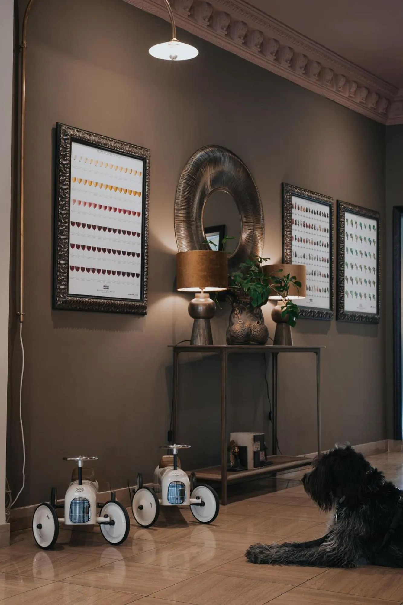 Lobby or reception in Hôtel Henry II Beaune Centre