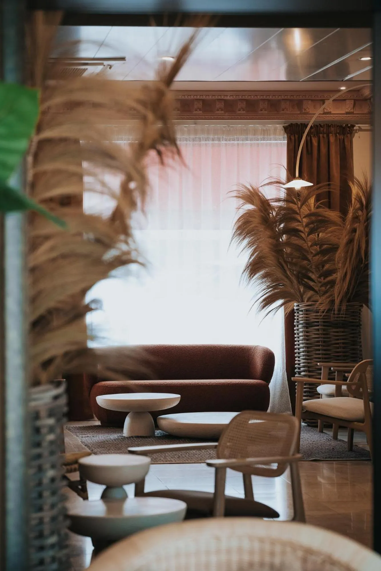 Lobby or reception in Hôtel Henry II Beaune Centre